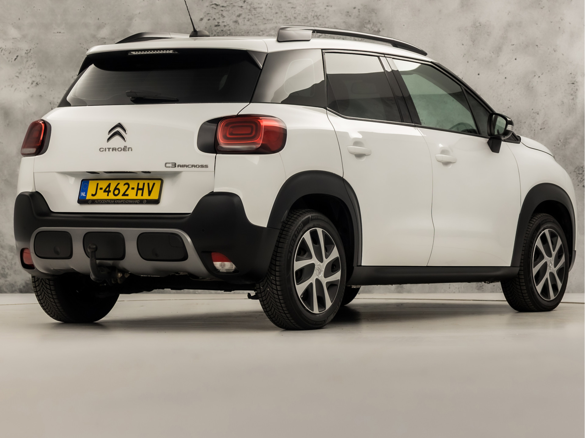 Citroën C3 Aircross 1.2 PureTech S&S Sport (APPLE CARPLAY, GROOT NAVI, LM VELGEN, TREKHAAK, GETINT GLAS, SPORTSTOELEN, CRUISE, NIEUWE APK, NIEUWSTAAT)