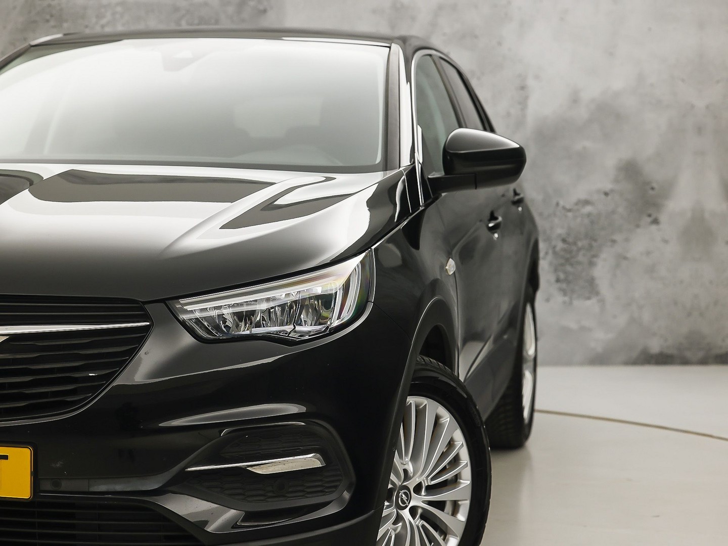 Opel Grandland X 1.2 Turbo Innovation (APPLE CARPLAY, GROOT NAVI, CLIMATE, STUUR/STOELVERWARMING, KEYLESS, CAMERA, SPORTSTOELEN, GETINT GLAS, ELEK ACHTERKLEP, NIEUWE APK, NIEUWSTAAT)