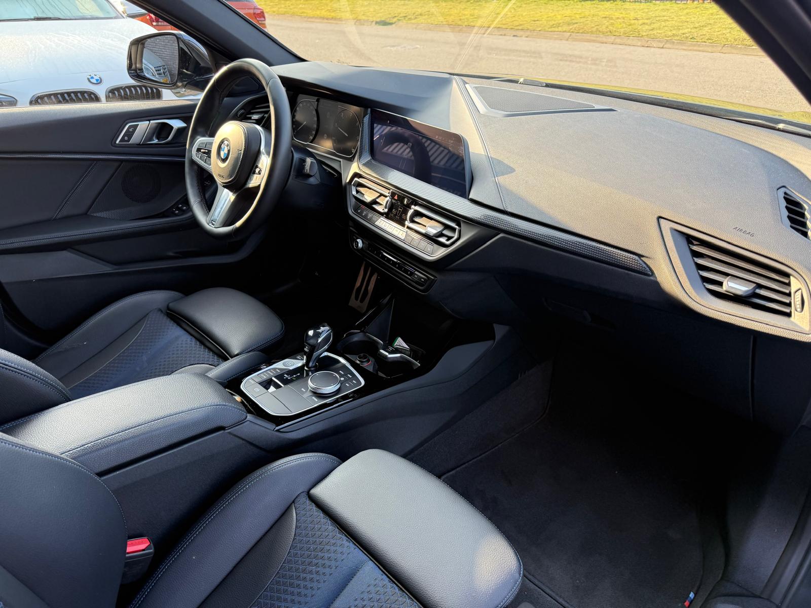 BMW 1-serie 116d Executive | 1E EIGENAAR | 3/6/12MND GARANTIE | AUTOMAAT | LED | CARPLAY | SFEERVERLICHTING | CRUISE | AIRCO |
