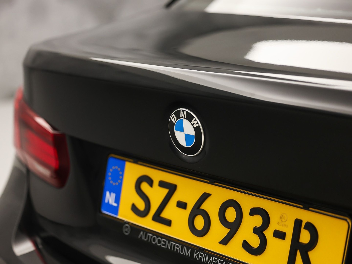 BMW 3 Serie 318i M Sport High Executive Automaat (VIRTUAL COCKPIT, M PAKKET, GROOT NAVI, STOELVERWARMING, SPORT AUTOMAAT, SPORTSTOELEN, TREKHAAK, GETINT GLAS, PARKEERSENSOREN, NIEUWSTAAT)