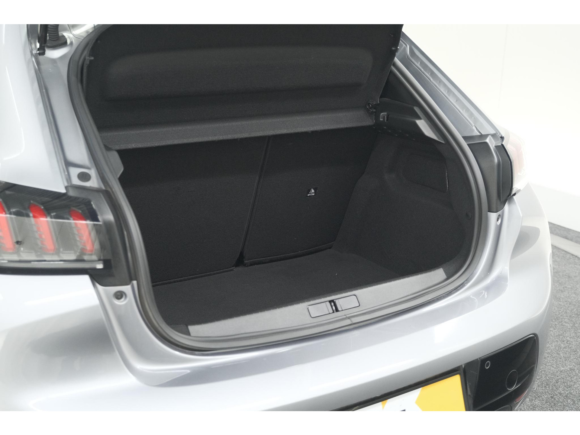 Peugeot 208 PureTech 100 Allure Pack | Camera | Apple Carplay | Parkeersensoren | Navigatie