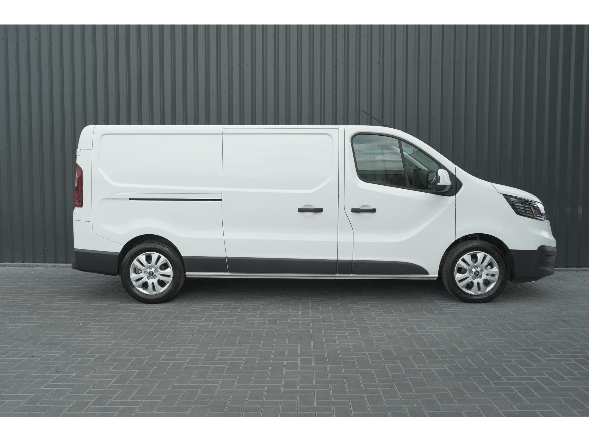 Renault Trafic E-Tech T29 L1H1 Advance 52 kWh | Laadruimte-pakket | Parkeerpakket | 3 fase lader | Camera
