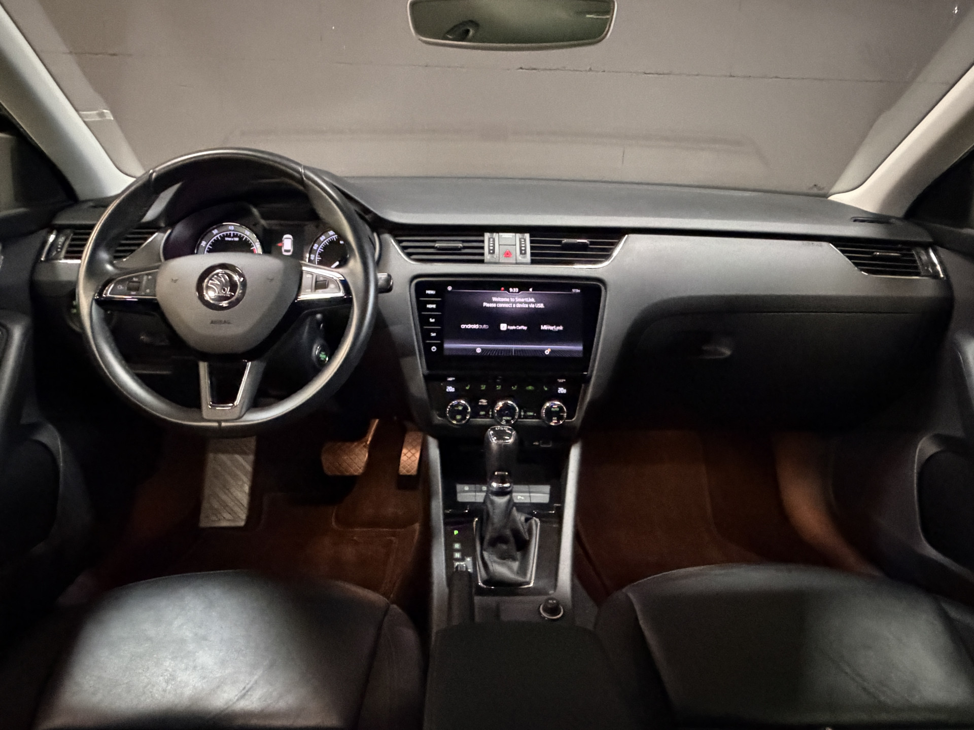 ŠKODA Octavia Combi 2.0 TSI 191PK Style Business | Leder | Adaptive cruise | Afn. trekhaak | Camera | Carplay | Dealer onderhouden