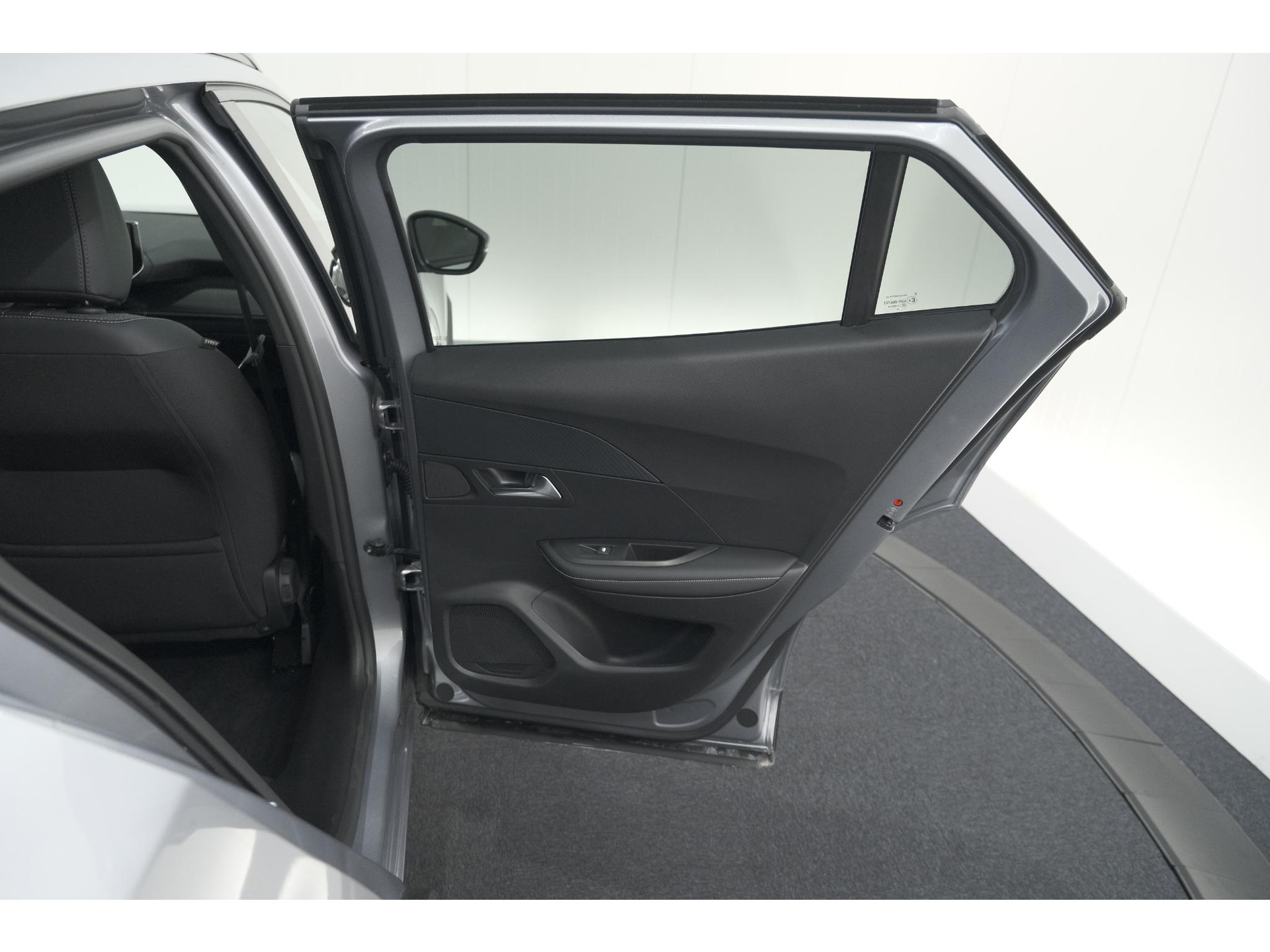 Peugeot 2008 1.2 Hybrid 145 Allure | 360 Camera | Adaptieve Cruise Control | Dodehoekdetectie | Apple Carplay