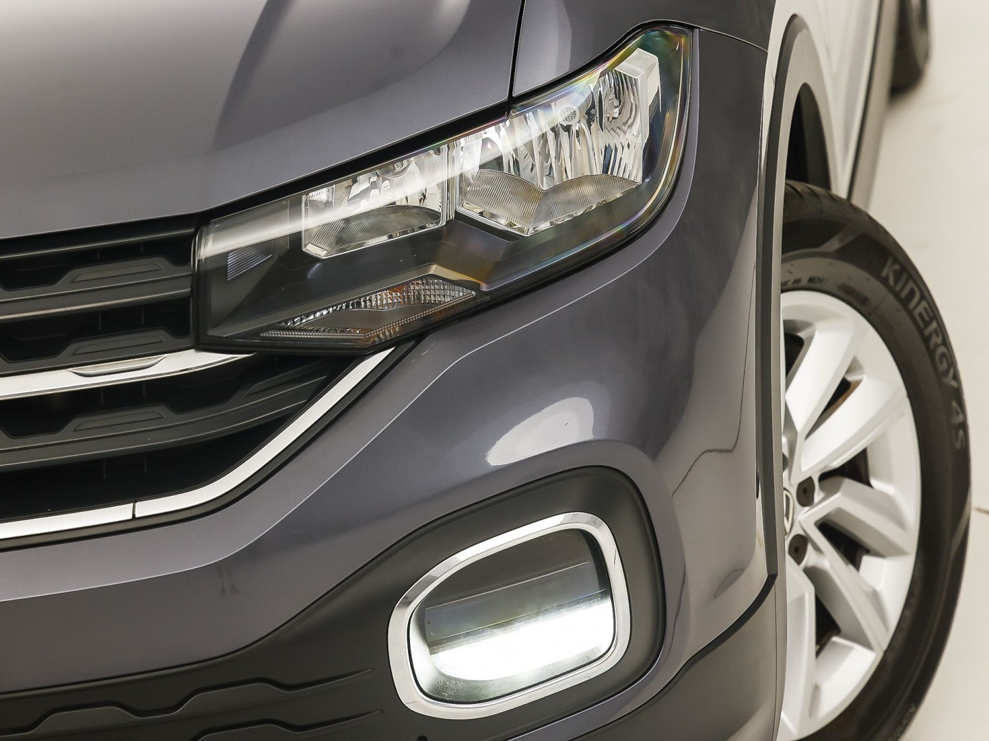 Volkswagen T-Cross 1.0 TSI Life Sport (APPLE CARPLAY, GROOT NAVI, CLIMATE, STOELVERWARMING, SPORTSTOELEN, GETINT GLAS, CRUISE, NIEUWSTAAT)