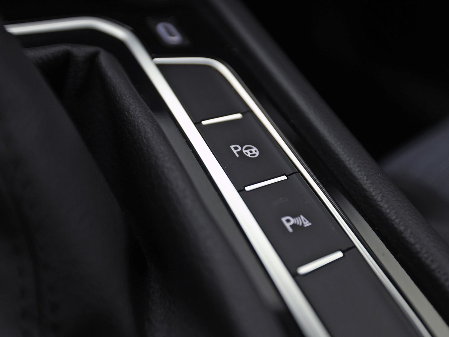 Volkswagen Passat Variant 1.4 TSI PHEV GTE 218Pk Automaat (APPLE CARPLAY, SOH 88,9%, GROOT NAVI, CAMERA, TREKHAAK, KEYLESS, SPORTSTOELEN, STOELVERWARMING, GETINT GLAS, NIEUWSTAAT)