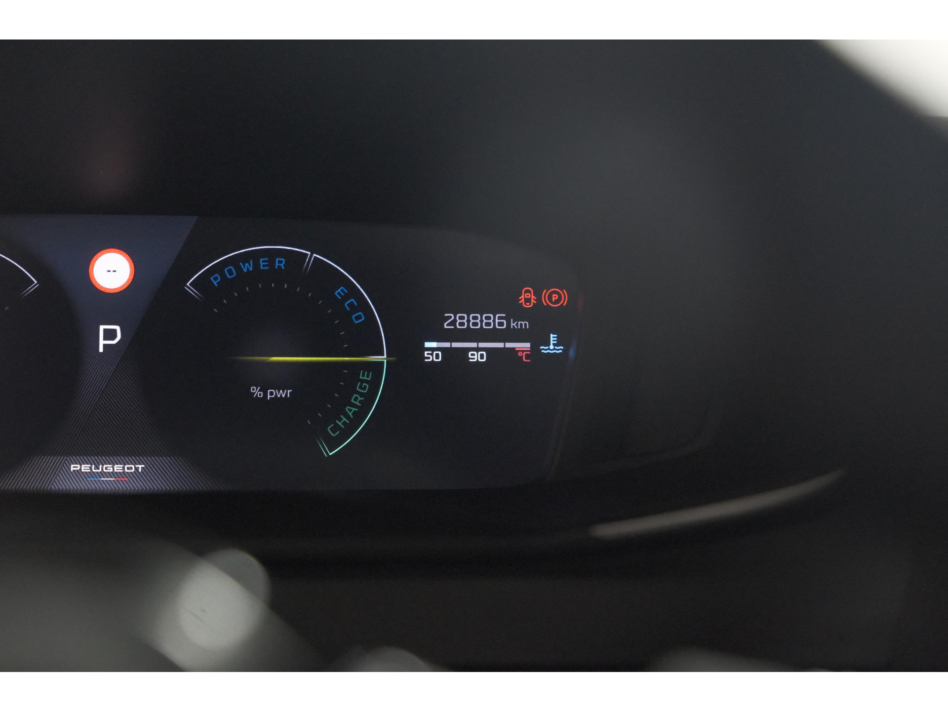 Peugeot 2008 Hybrid 136 e-DCS6 Allure | 360 Camera | Adaptieve Cruise Control | Dodehoekdetectie | Navigatie