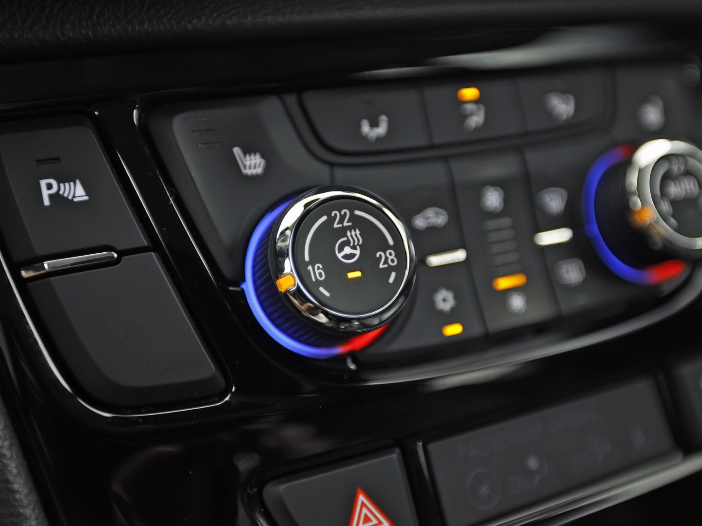Opel Mokka X 1.4 Turbo Innovation Sport (GROOT NAVI, APPLE CARPLAY, STUUR/STOELVERWARMING, TREKHAAK, LEDER, CRUISE, LM VELGEN, NIEUWE APK)