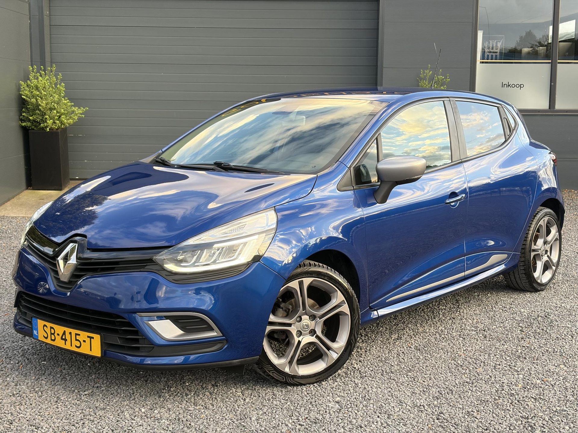 Renault Clio 1.2 TCe GT-Line Automaat l Navi l Keyless l Clima l Cruise l 120pk l 2e Eigenaar l N.A.P. l Pdc l 17''Lmv l Apk tot 03-2027