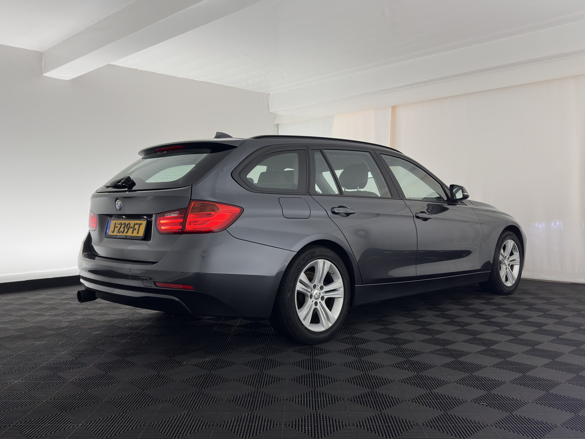 BMW 3-serie Touring 316d High Executive *FULL-LEATHER | NAVI-FULLMAP | HEATED-COMFORTSEATS | AIRCO | CRUISE | PDC | 17''ALU*