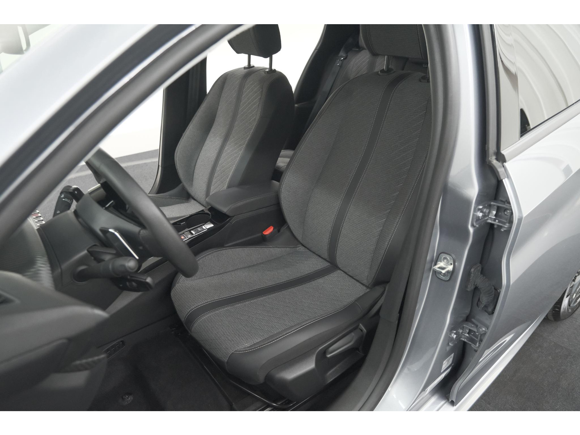 Peugeot 208 1.2 Hybrid 110 e-DSC6 Allure | IJSKOUDE Climate Control | Apple Carplay | Parkeersensoren