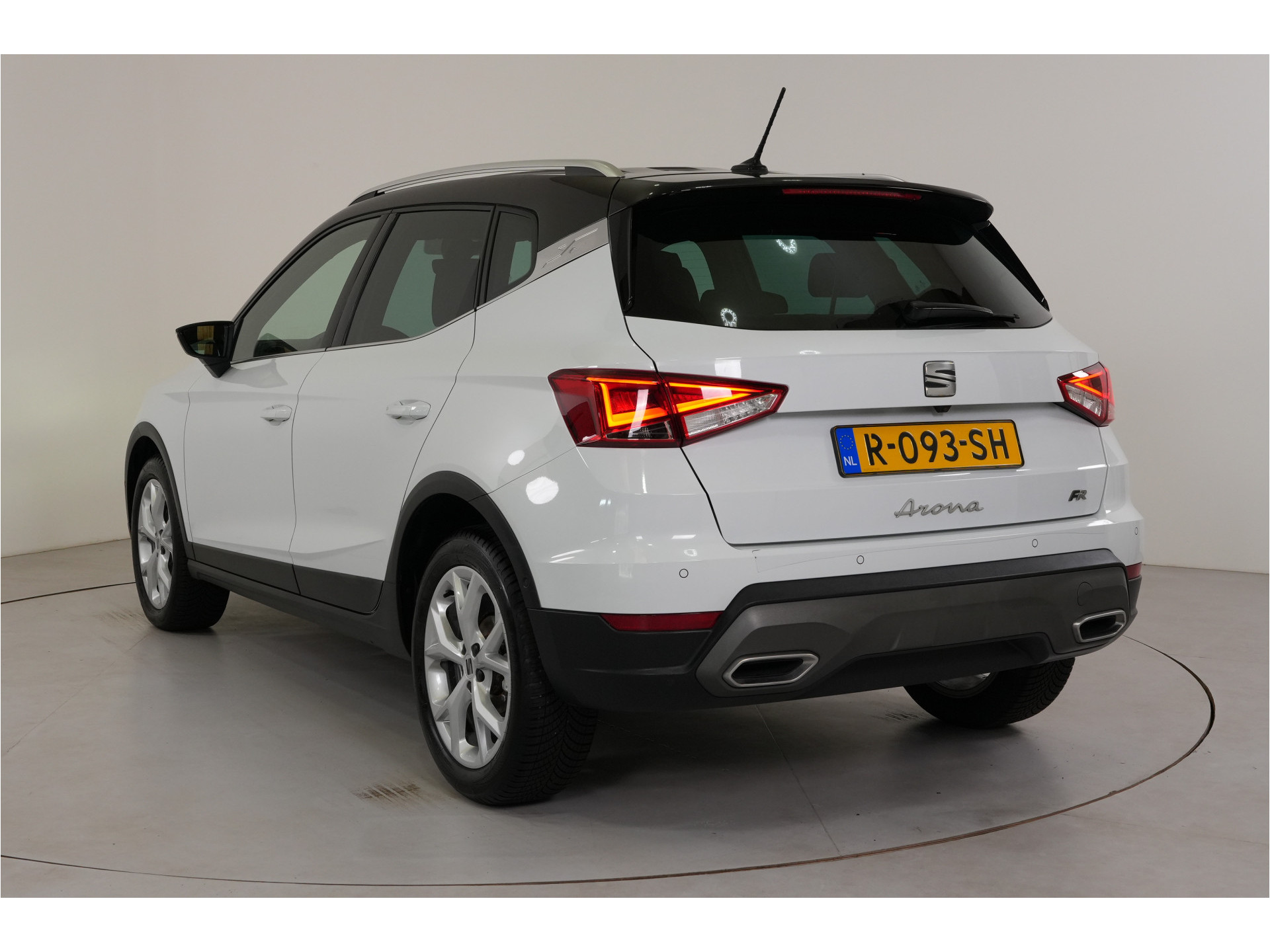 SEAT Arona 1.5 TSI EVO FR Business Intense | 150 pk | Camera | Stl. verw. | Adaptive Cruise |