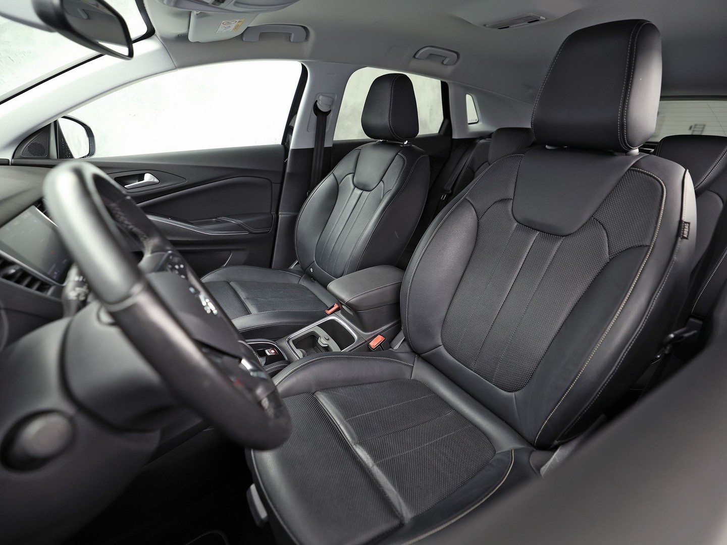 Opel Grandland X 1.2 Turbo Innovation (MEMORY SEAT, NAP, STOELVERWARMING/KOELING, APPLE CARPLAY, KEYLESS, GETINT GLAS, LANE ASSIST, STUURWIEL VERWARMD, NIEUWE APK, NIEUWSTAAT)