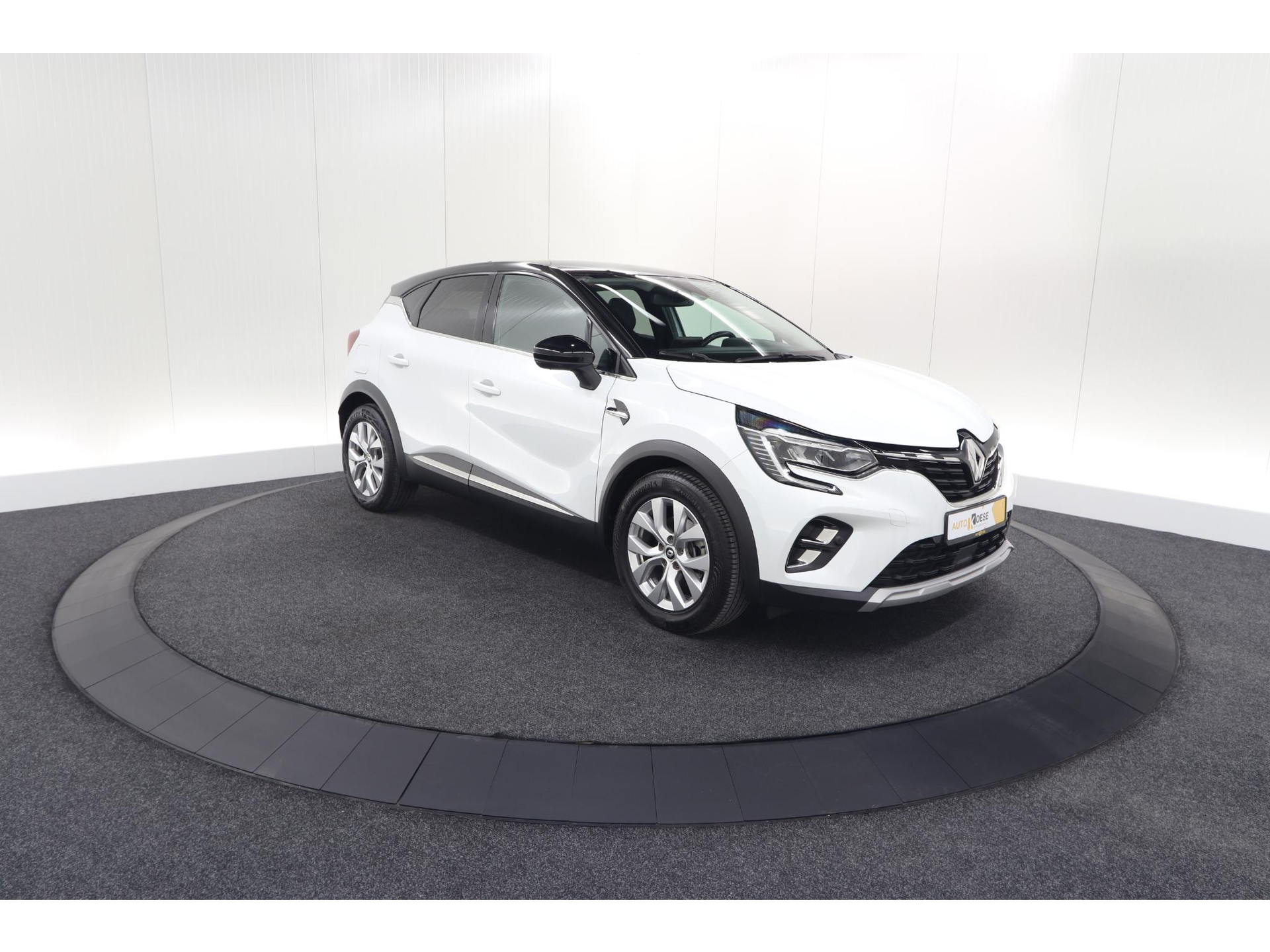 Renault Captur 1.6 E-Tech Plug-in Hybrid 160 Intens | Trekhaak | Camera | Adaptieve Cruise Control | Dodehoekdetectie