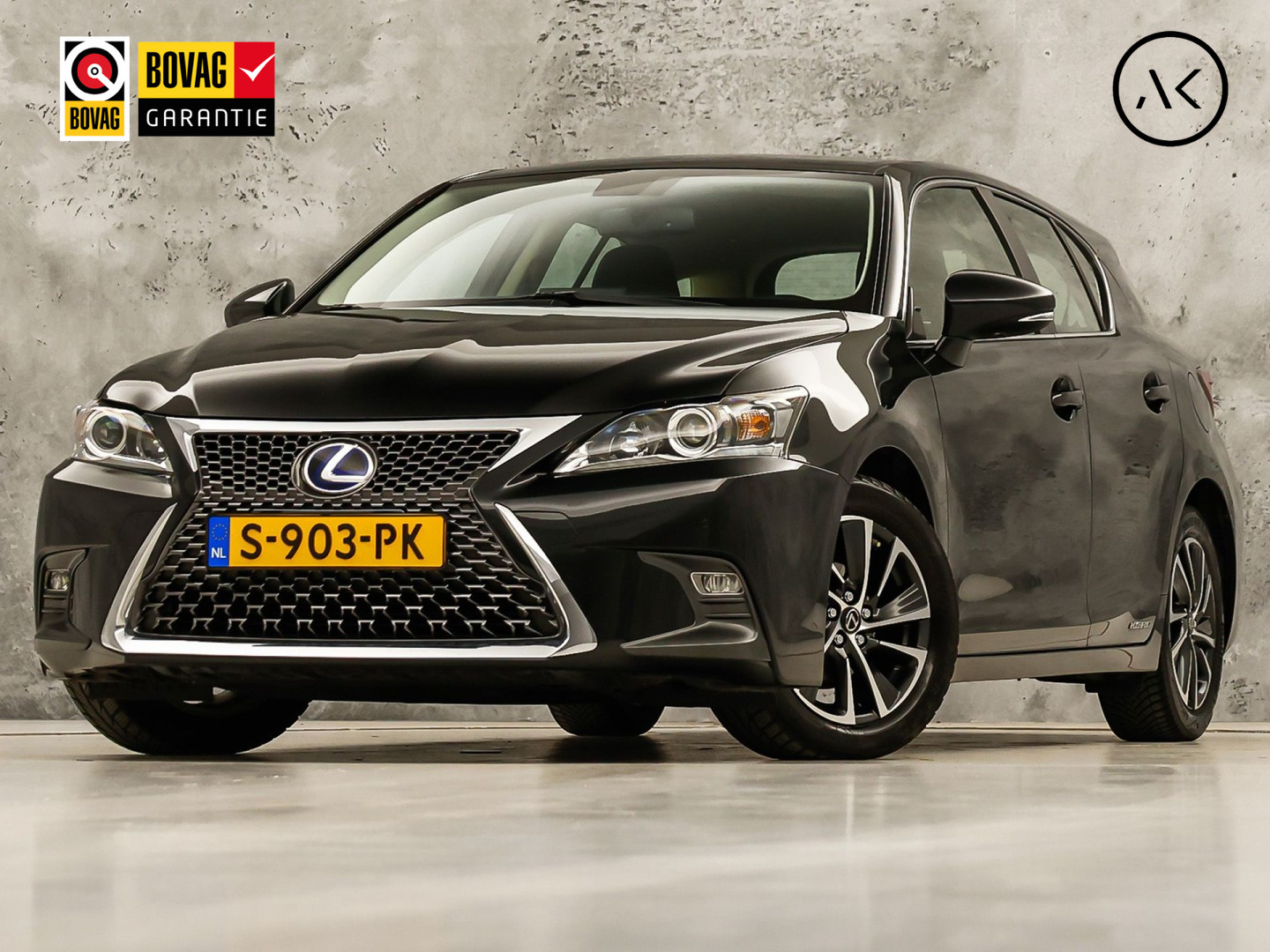 Lexus CT 200h Business Launch Edition Automaat (NAVIGATIE, CAMERA, ALCANTARA, SPORTSTOELEN, KEYLESS, ADAPTIVE CRUISE, NIEUWSTAAT)