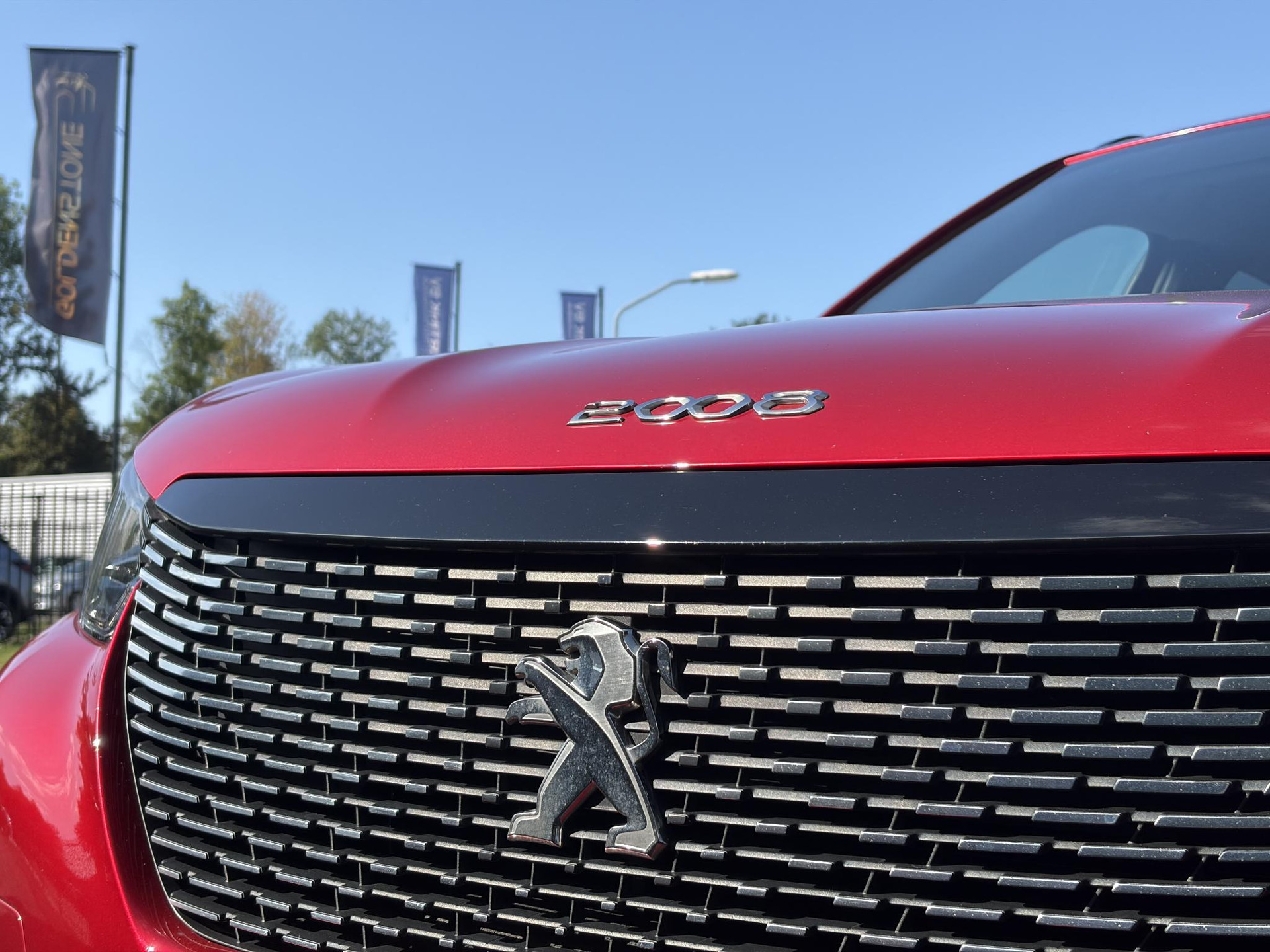 Peugeot 2008 1.2 PureTech Allure ✓Recent beurt gehad✓D-riem vv in 06-2025✓360° Camera✓Draadloze telefoonlader✓Carplay✓Keyless✓Automaat✓Trekhaak✓Halfleder✓Navi✓Clima✓Cruise✓131pk✓Lm velgen✓2e Eigenaar✓Pdc V+A✓Rijstrooksensor✓N.A.P✓Apk tot 04-2028