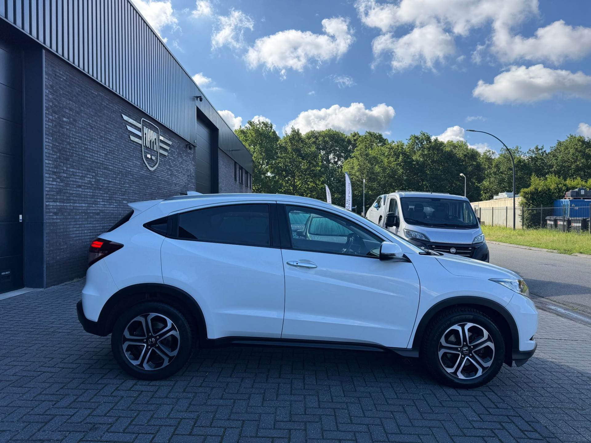 Honda HR-V 1.5 i-VTEC Executive | 1E EIGENAAR | 3/6/12MND GARANTIE | AUTOMAAT | PANO | LED | DAB | NAVI | CRUISE |