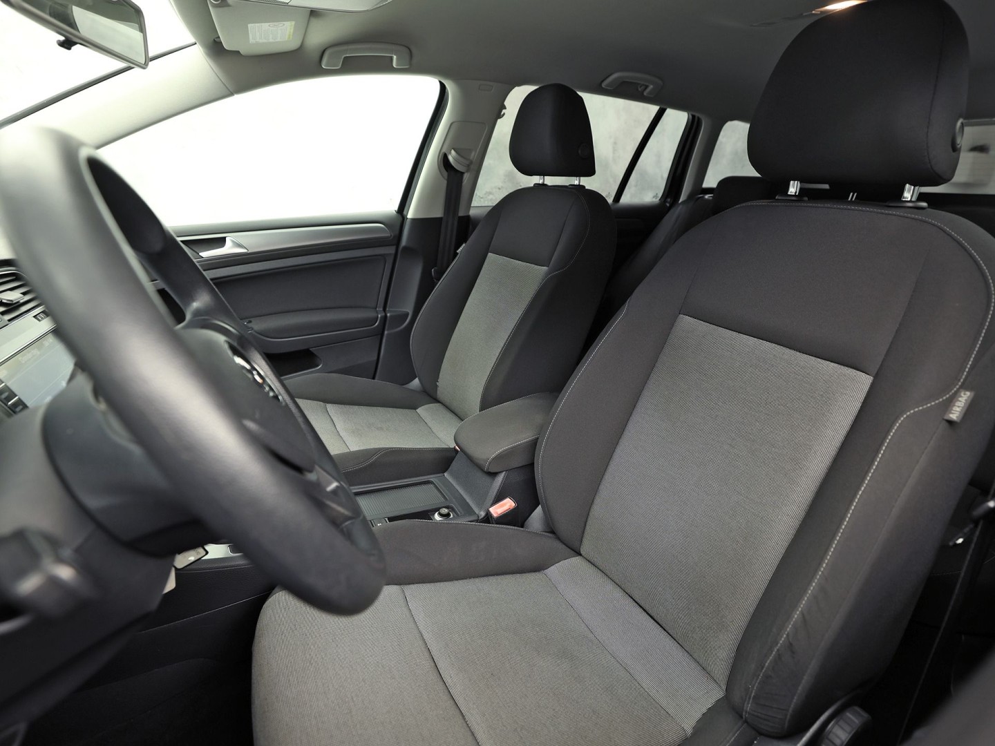 Volkswagen Golf Variant 1.2 TSI Sport (NAVIGATIE, BLUETOOTH, CLIMATE, NAP, TREKHAAK, SPORTSTOELEN, ARMSTEUN, LM VELGEN, ELEK PAKKET, NIEUWSTAAT)