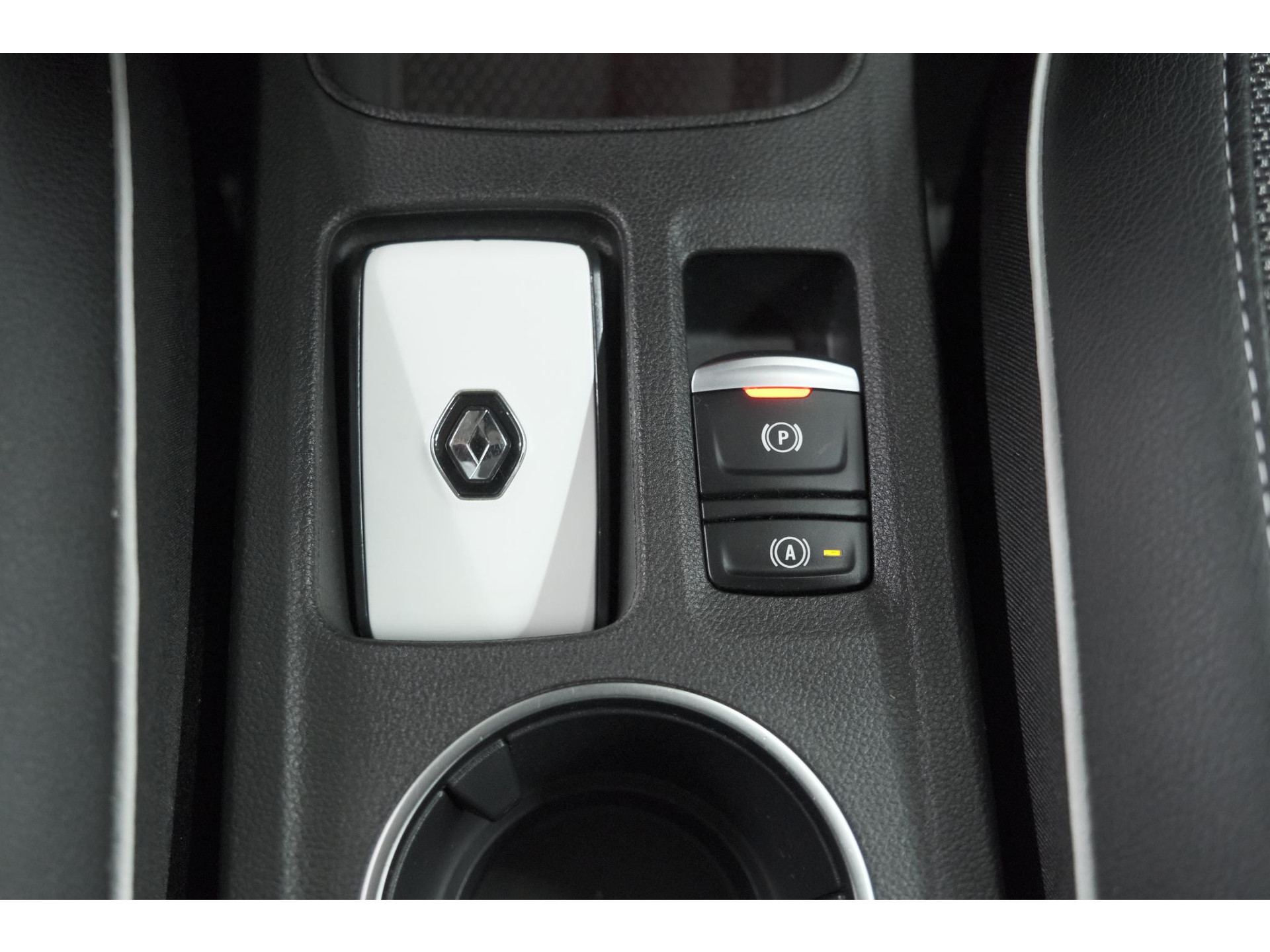 Renault Captur 1.6 E-Tech Plug-in Hybrid 160 Intens | Trekhaak | Camera | Adaptieve Cruise Control | Dodehoekdetectie