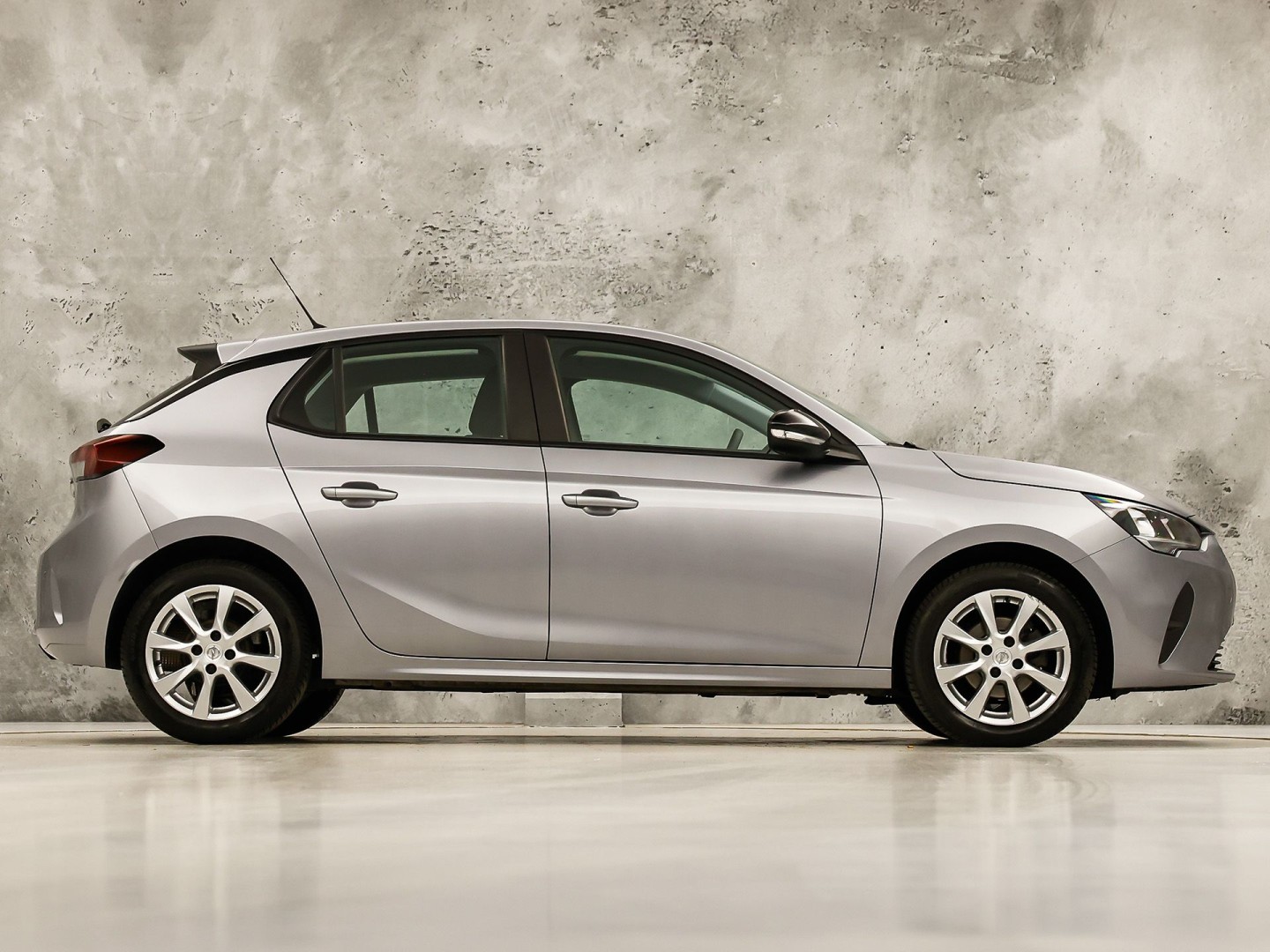 Opel Corsa 1.2 Sport (APPLE CARPLAY, GROOT NAVI, 360 CAMERA, SPORTSTOELEN, LM VELGEN, CRUISE, NIEUWSTAAT)
