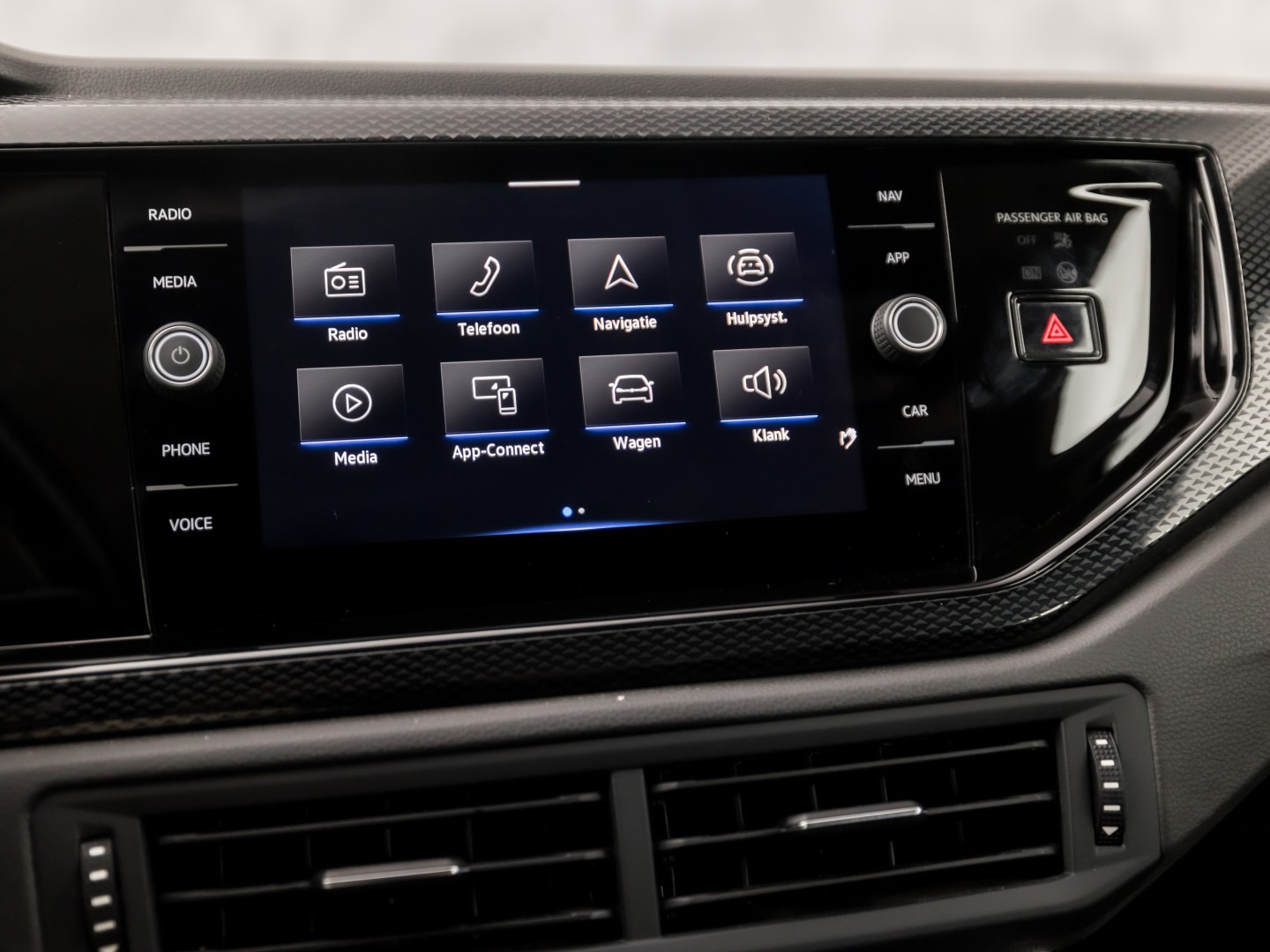 Volkswagen Polo 1.0 TSI Sport (VIRTUAL COCKPIT, 1e EIGENAAR, APPLE CARPLAY, GROOT NAVI, CLIMATE, STOELVERWARMING, SPORTSTOELEN, GETINT GLAS, LM VELGEN, CRUISE, PARKEERSENSOREN, NIEUWSTAAT)