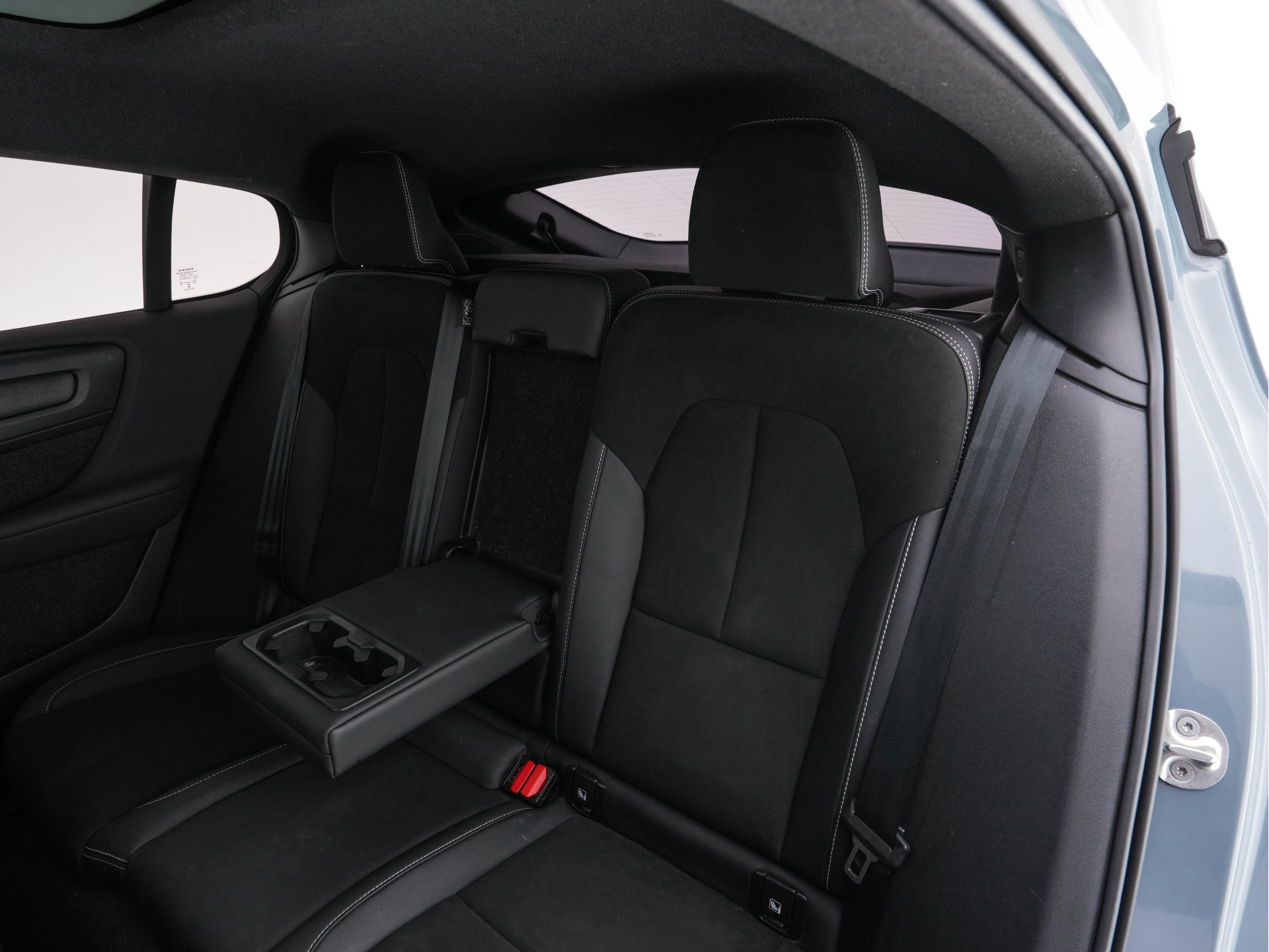 Volvo C40 Recharge Twin Intro Edition 78 kWh AWD [ 3-Fase ] {SOH-87%} (INCL-BTW) Aut. *HEATPUMP | PANO | LEATHER-ALCANTARA | DIGI-COCKPIT | FULL-LED | HARMAN/KARDON | TOPVIEW | NAVI-FULLMAP | ECC | PDC | KEYLESS | HEATED-SPORTSEATS | TOWBAR | PRIVACY-GLAS