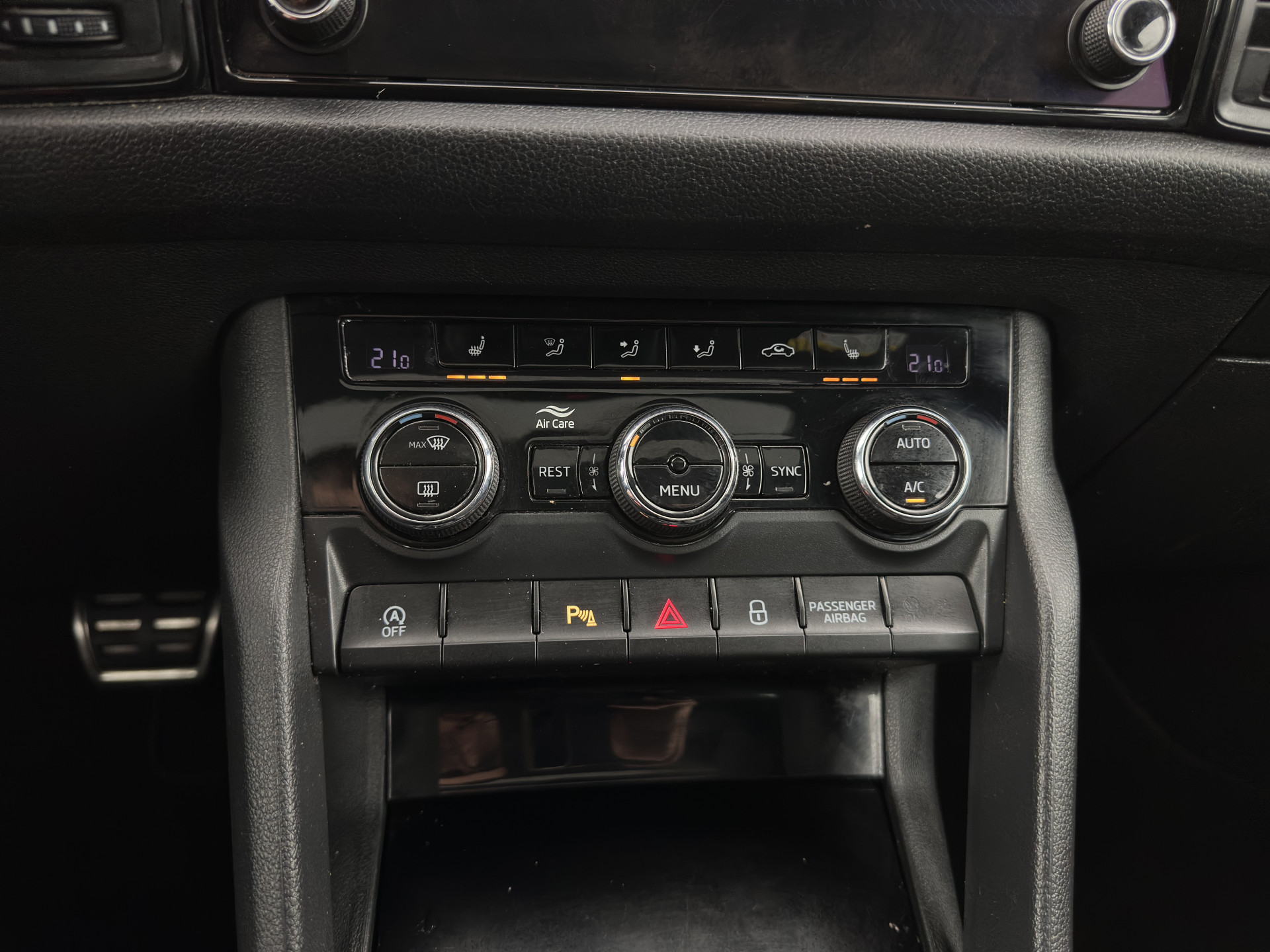 ŠKODA Kodiaq 1.5TSI Sportline (INCL-BTW) Aut. *PANO | 20" ALU | TOW BAR | LEATHER-MICROFIBRE | FULL-LED | MEMORY-PACK | SPORTSEATS | SHIFT-PADDLES | ADAPTIVE-CRUISE | DIGI-COCKPIT | NAVI-FULLMAP | CANTON-AUDIO | DAB | AMB