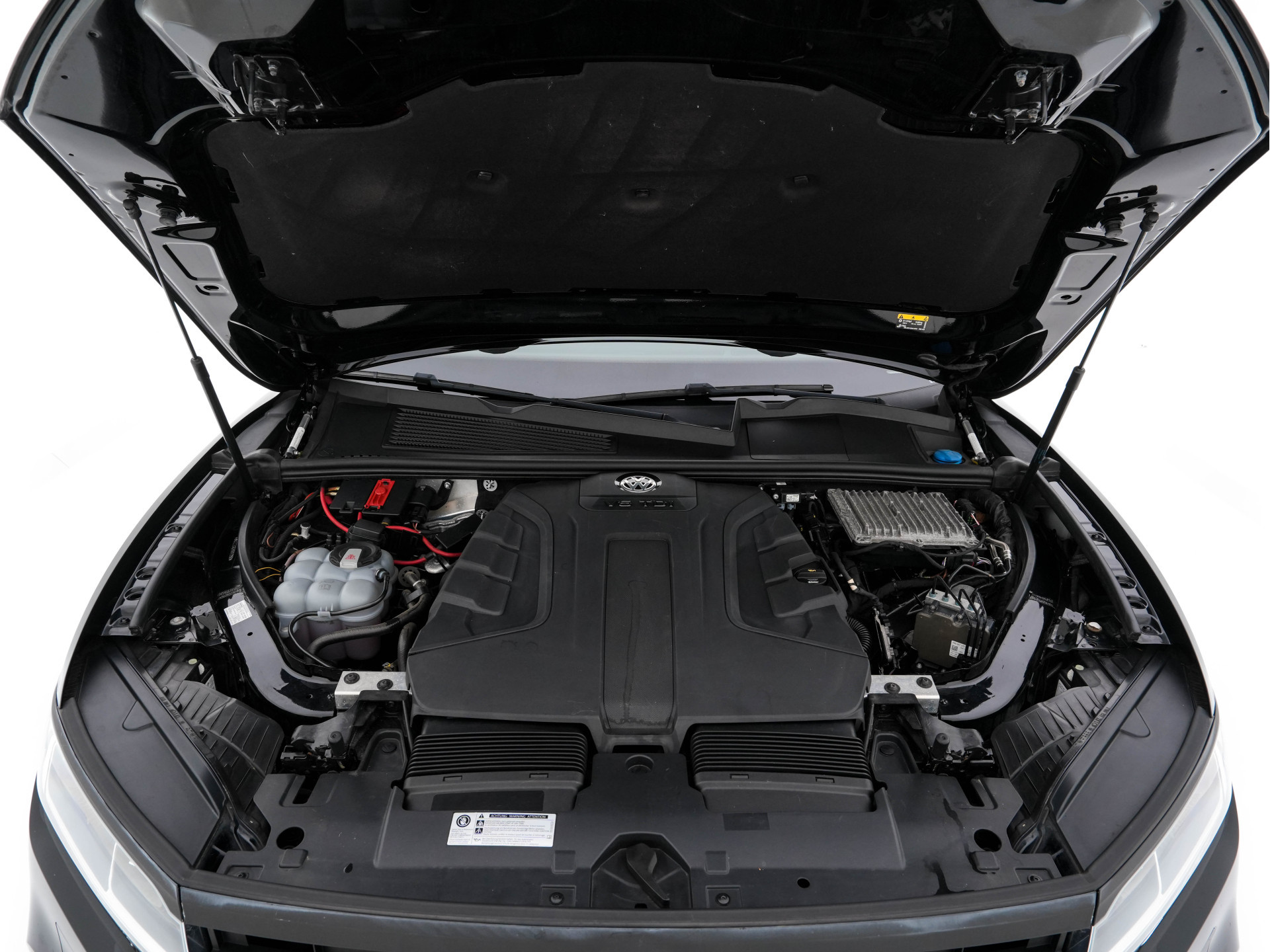 Volkswagen Touareg 3.0 TDI R-Line (INCL-BTW) Aut. *LEATHER | FULL-LED | BLIND-SPOT | HEATED-COMFORTSEATS | AIR-SUSPENSION | KEYLESS | CAMERA | NAVI-FULLMAP | PRIVACY-GLASS | ADAPTIVE-CRUISE |  SHIFT-PADDLES | TOWBAR*