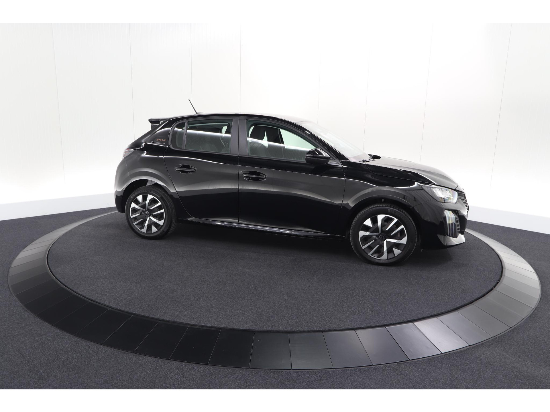 Peugeot 208 Hybrid 110 e-DCS6 Style | Parkeersensoren | Apple Carplay | Cruise Control | Airco