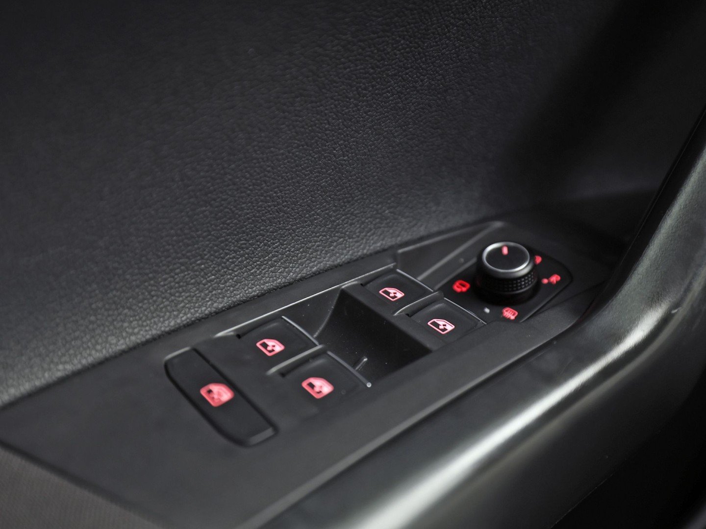 Volkswagen Polo 1.0 TSI Sportline Automaat (VIRTUAL COCKPIT, APPLE CARPLAY, GROOT NAVI, CLIMATE, CAMERA, STOELVERWARMING, SPORTSTOELEN, GETINT GLAS, KEYLESS START, ADAPTIVE CRUISE, NIEUWSTAAT)
