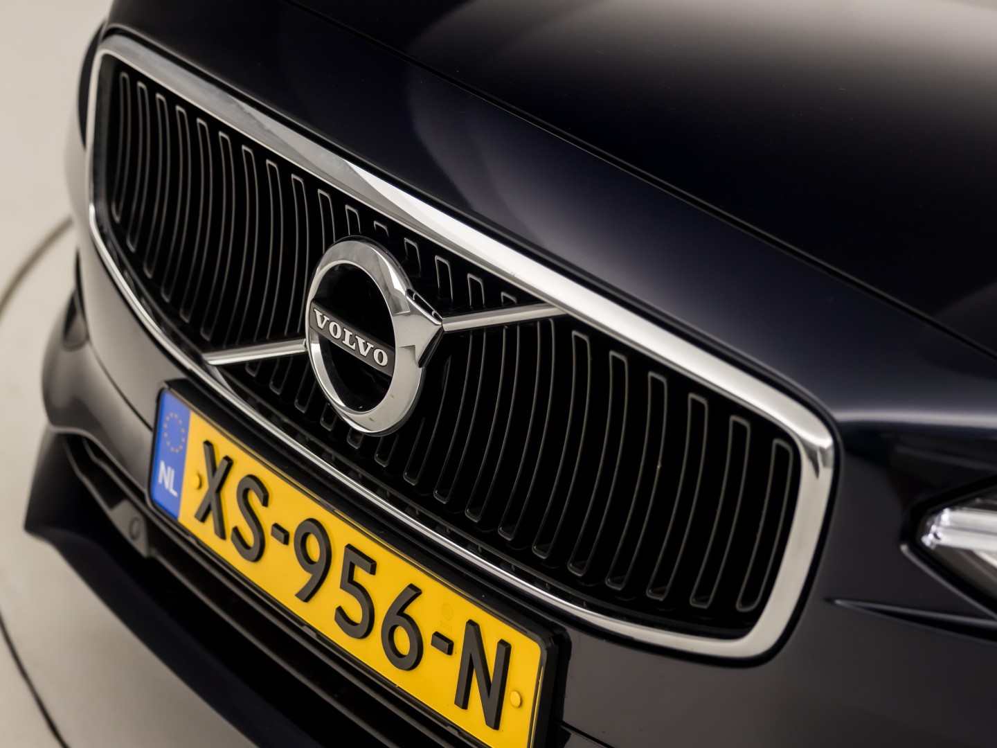 Volvo V90 2.0 T4 Momentum Sport 190Pk Automaat (APPLE CARPLAY, GROOT NAVI, LEDER, GETINT GLAS, STOELVERWARMING ACHTER, MEMORY SEATS, ELEK ACHTERKLEP, NIEUWE APK, NIEUWSTAAT)