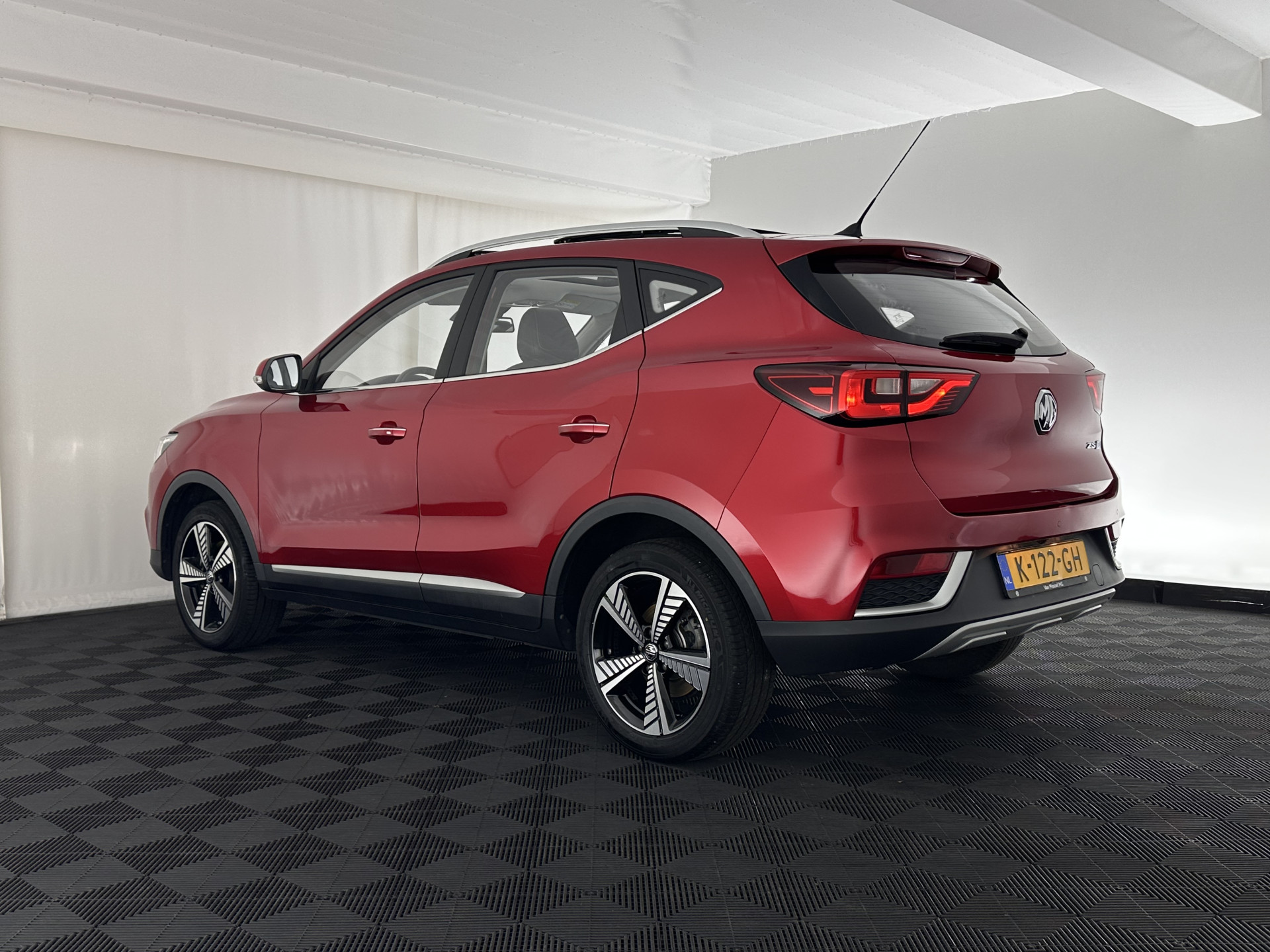 MG ZS EV Luxury 45 kWh {SOH-91%} (INCL-BTW) Aut. *PANO | LEATHER | CCS-FASTLOADER | KEYLESS | NAVI-FULLMAP | ADAPTIVE-CRUISE | CAMERA | HEATED-SPORTSEATS | CARPLAY | BLINDSPOT | DAB | LANE-ASSIST | 17''ALU*