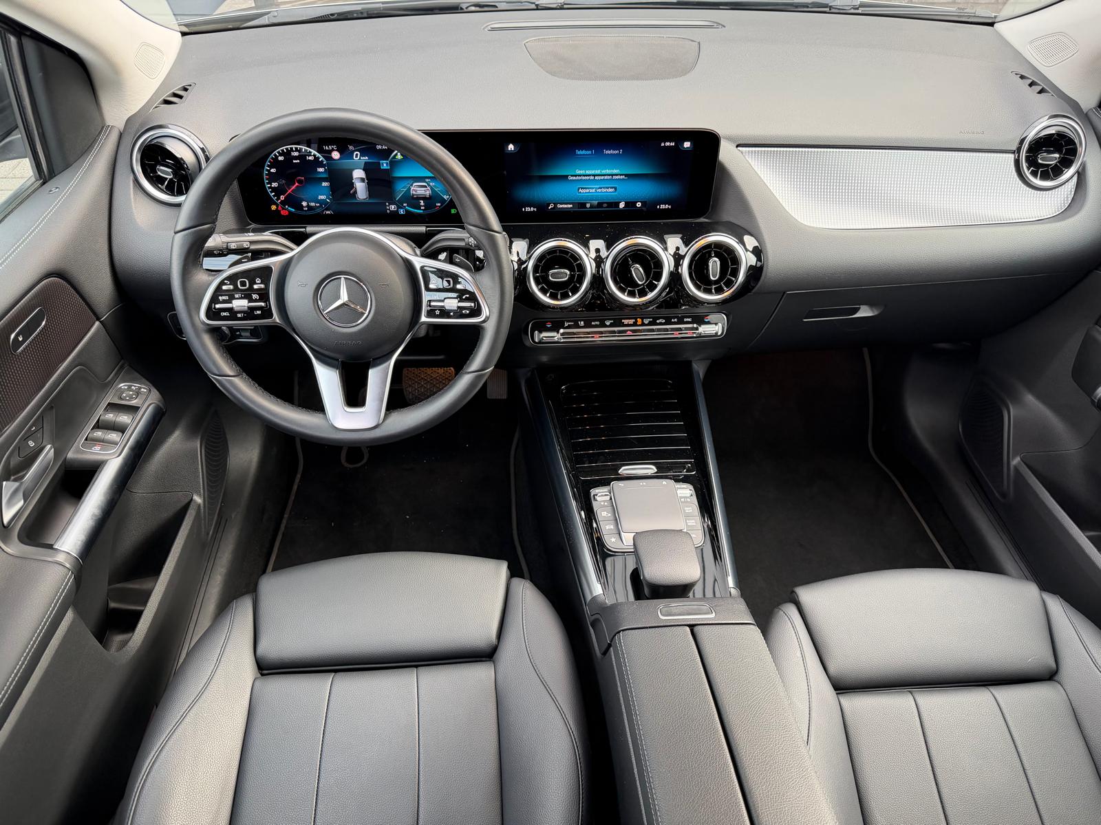 Mercedes-Benz B-klasse 180 Business Solution AMG | 1E EIGENAAR | 3/6/12MND GARANTIE | LEDER | LED | AUTOMAAT | DAB | CARPLAY | CRUISE | CLIMA | STOELVERWM. |