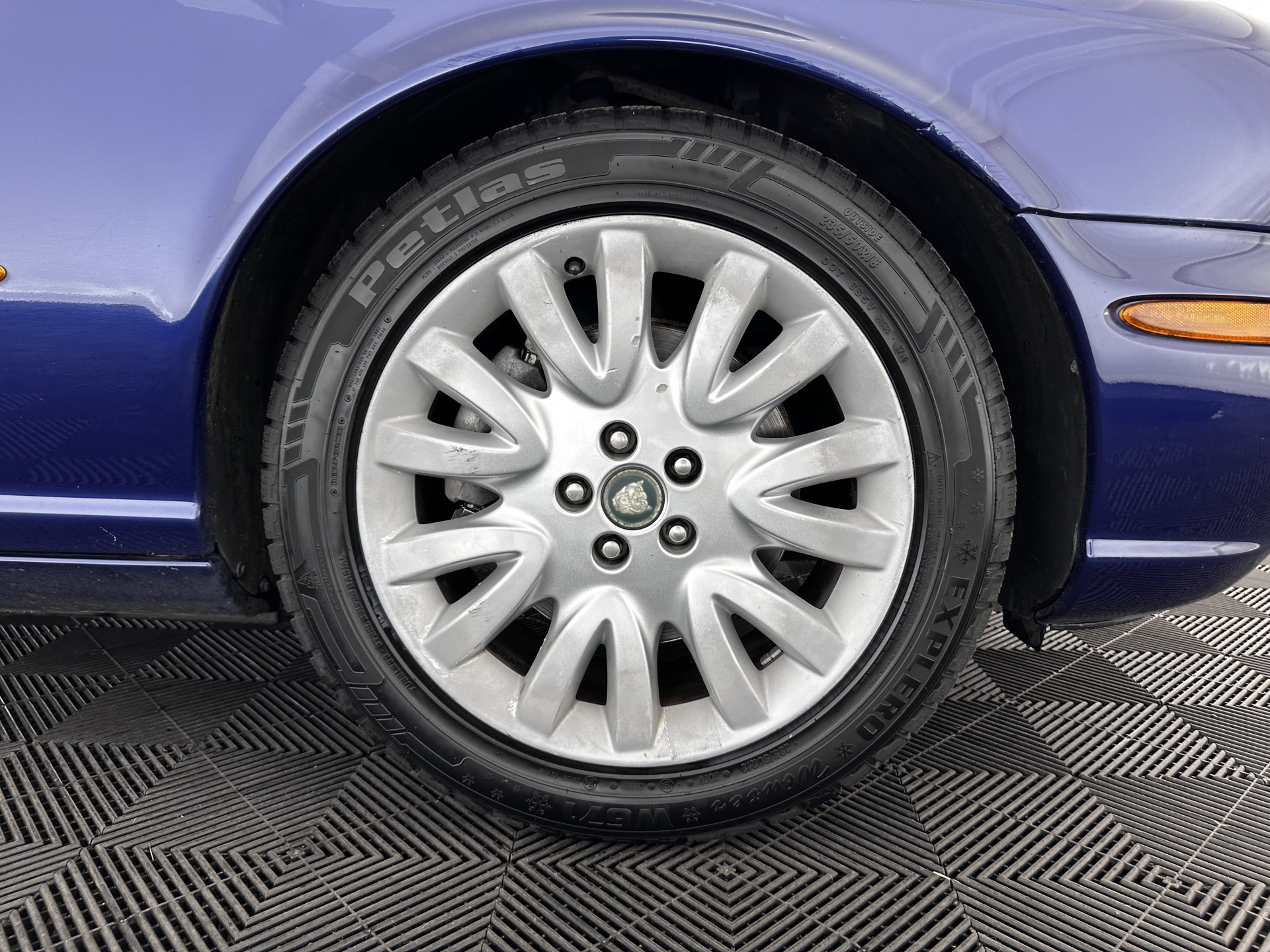 Jaguar XJ 3.5 V8 Executive [ Right-Hand-Drive ] Aut. *LEATHER | BI-XENON | ECC | WOODEN-INLAY | HEATED-COMFORTSEATS | MEMORY-PACK | JAGUAR-AUDIO | PDC | CRUISE | 18"ALU*