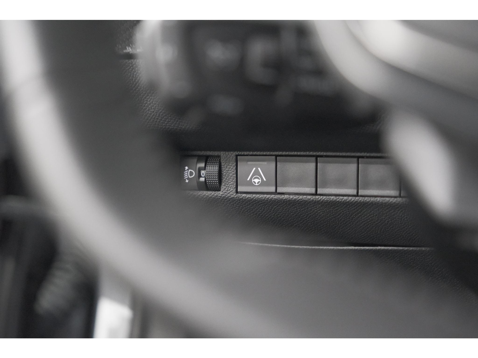 Peugeot 2008 1.2 Hybrid 145 Allure | 360 Camera | Adaptieve Cruise Control | Dodehoekdetectie | Apple Carplay