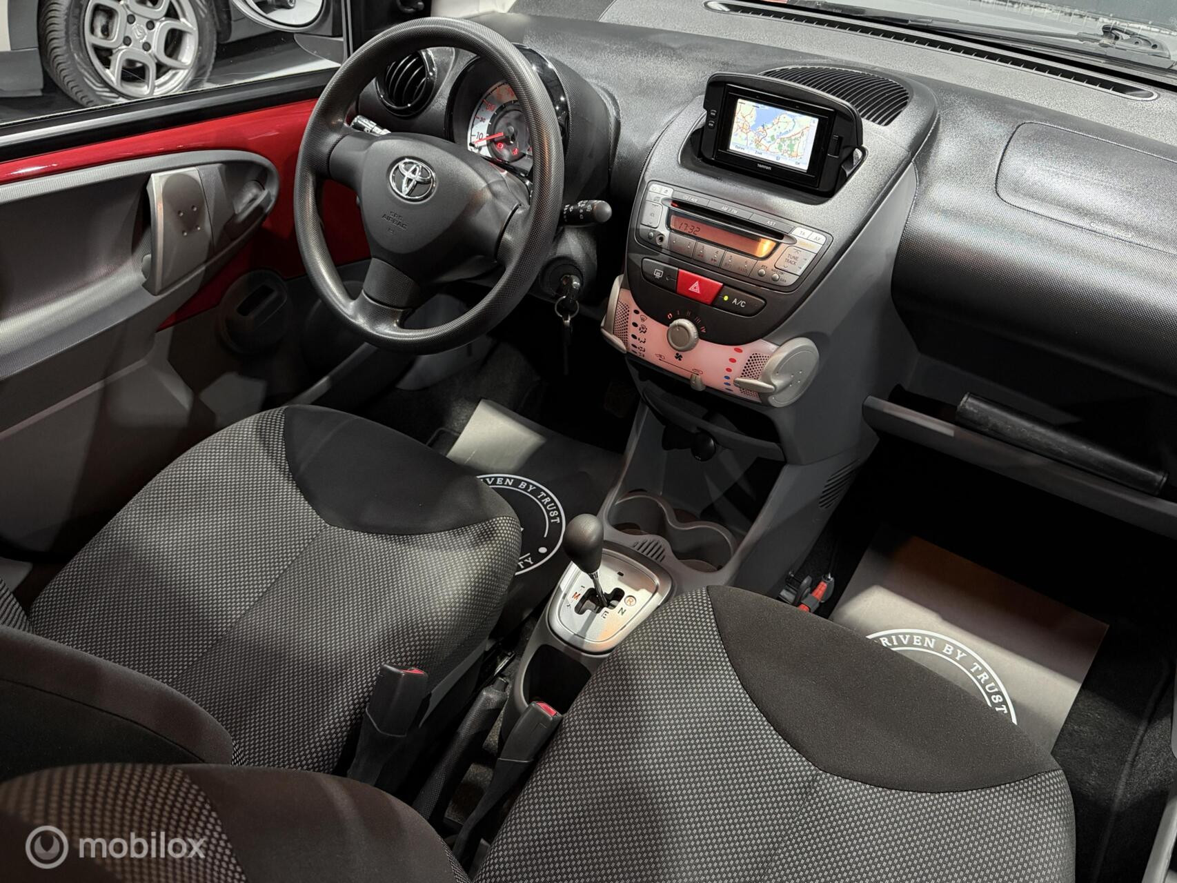 Toyota Aygo 1.0-12v Aspiration Red Navigator|Automaat|NAP|Navi