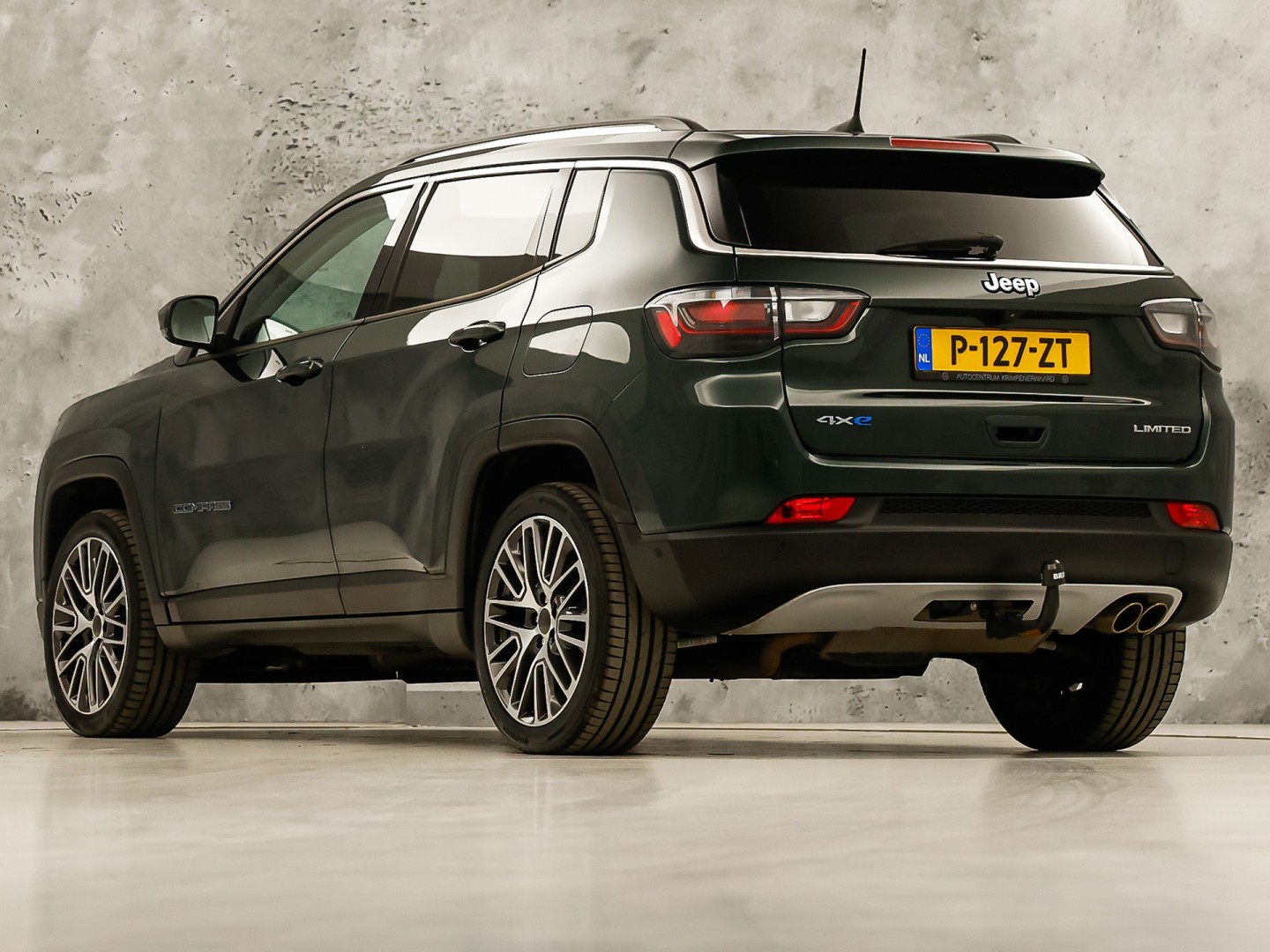 Jeep Compass 4xe 190 Plug-in Hybrid Electric Night Eagle. Automaat (NAP, APPLE CARPLAY, GROOT NAVI, LEDER, ADAPTIVE CRUISE, SPORTSTOELEN, GETINT GLAS, KEYLESS, NIEUWSTAAT)