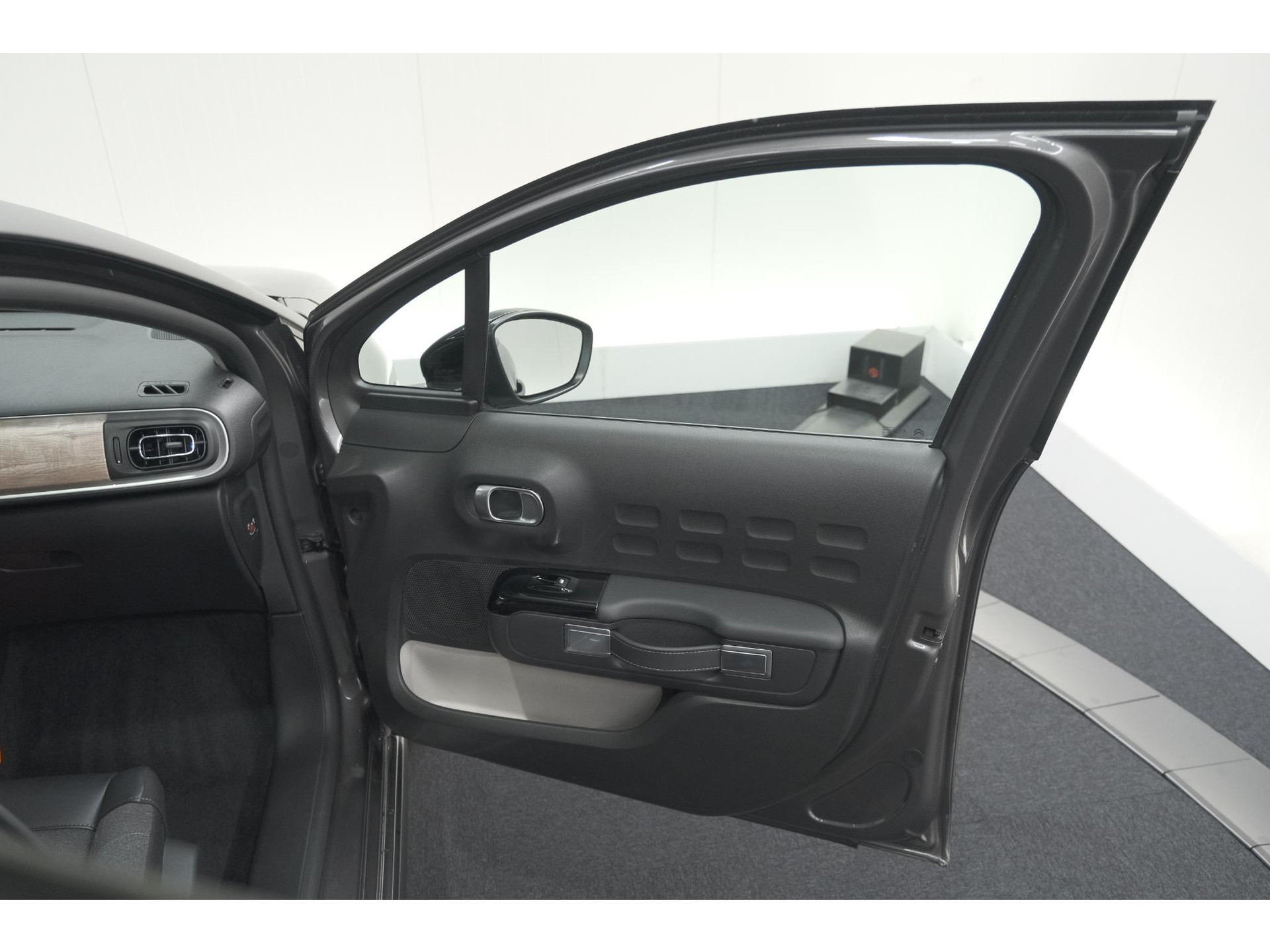 Citroen C3 PureTech 82 Feel Edition | Apple Carplay | Parkeersensoren | Navigatie | Climate Control | 16 Inch Velgen