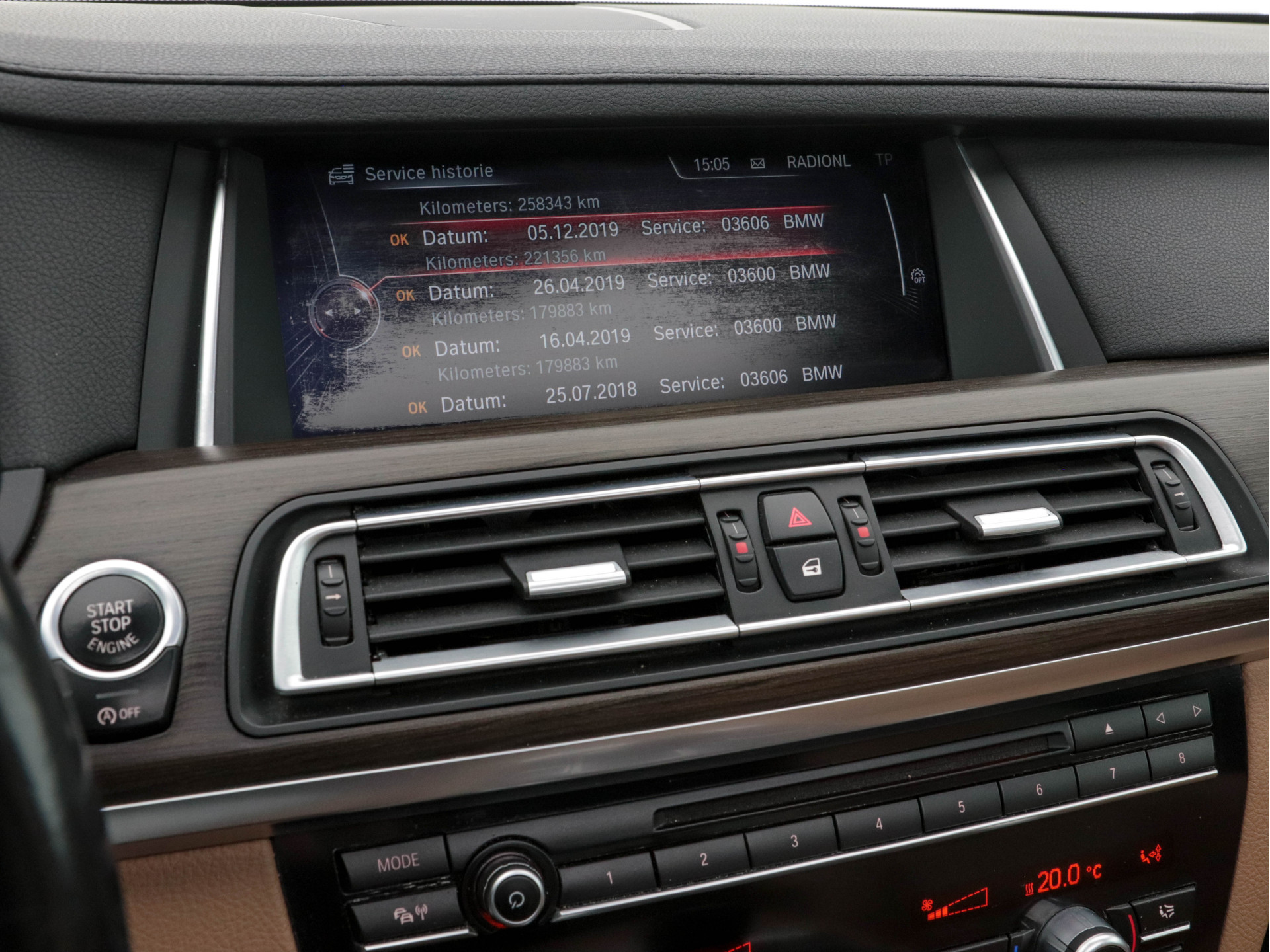 BMW 7-serie 740d xDrive M-Sport Aut. *PANO | LEATHER | FULL-LED | SURROUND-VIEW | NAVI-FULLMAP | SOFT-CLOSE | HEAD-UP | HARMAN/KARDON-AUDIO | KEYLESS | CRUISE | HEATED-SPORTSEATS | LANE-ASSIST | MEMORY-PACK | TOWBAR