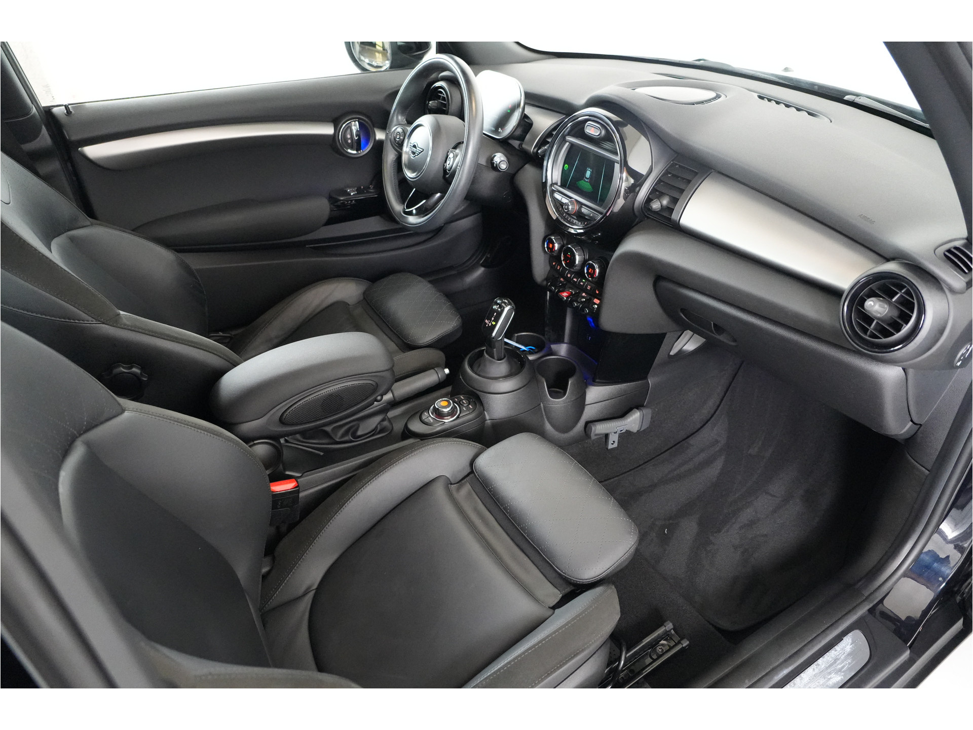 MINI 3-Deurs 1.5 Cooper Chili | Pano | Leder | Stl. verw. | PDC | Sportstoelen |
