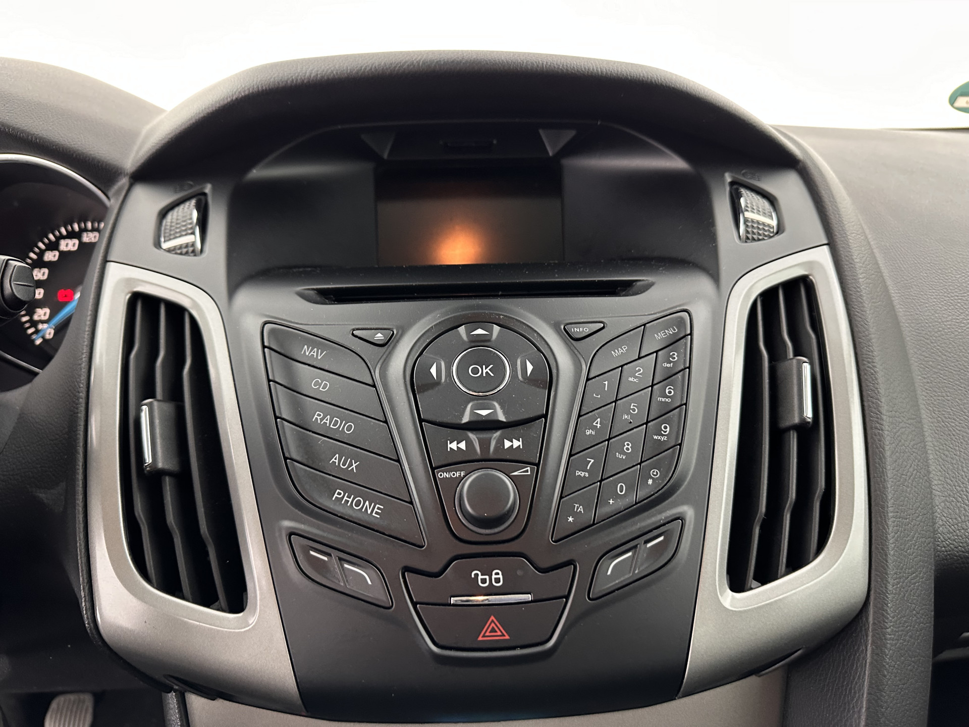 Ford Focus Wagon 1.0 EcoBoost Titanium MOTOR DEFECT !!!*NAVI-FULLMAP | COMFORT-SEATS | ECC | PDC | CRUISE | PARKPILOT | HEATED-SEATS | 16''ALU*