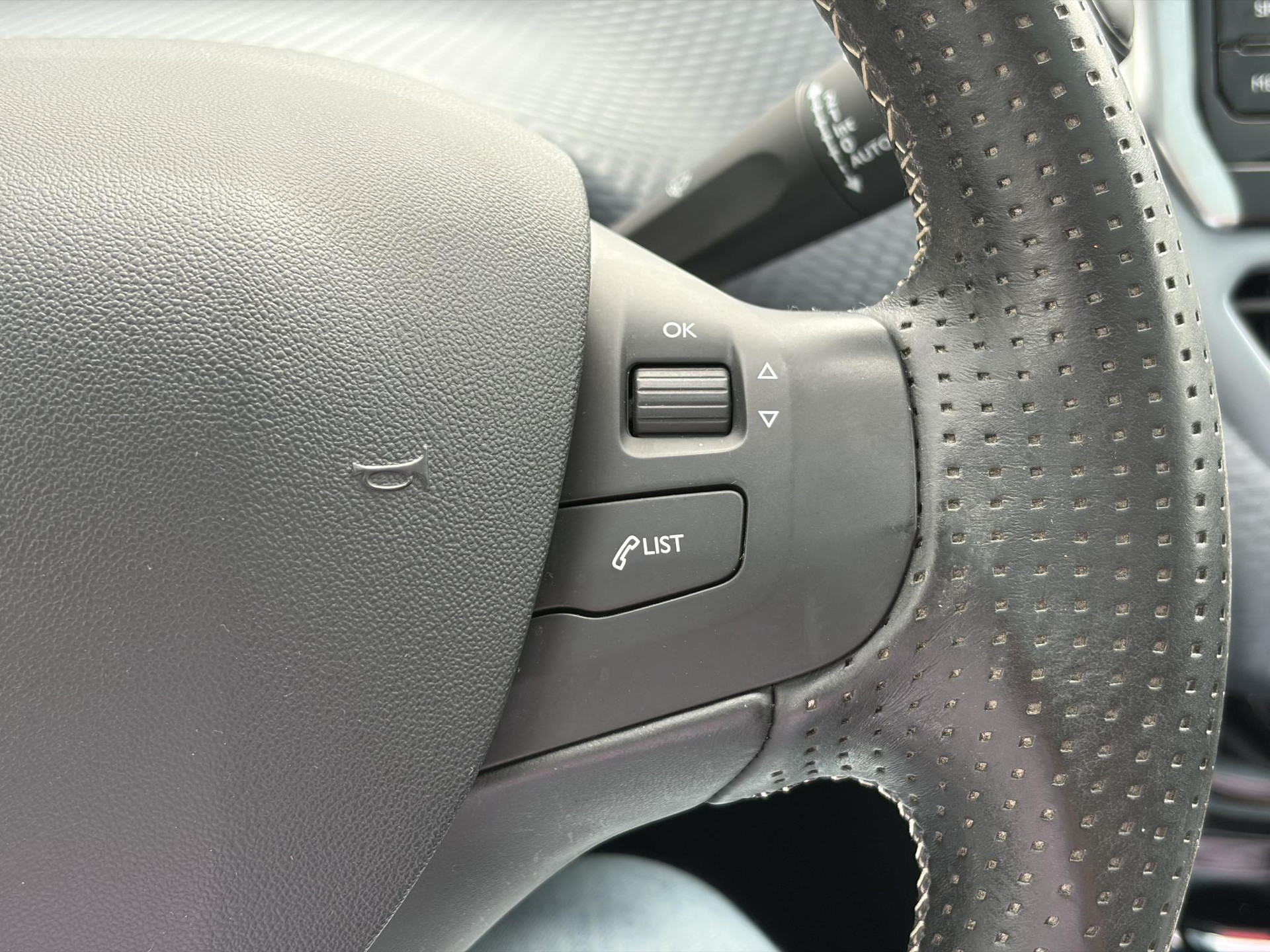 Peugeot 208 1.2 PureTech Allure D-riem vv in 2022,2e Eigenaar,110pk,Dealer Onderhouden,Pano,Carplay,Camera,Clima,Cruise,5 Deurs,Halfleder,Pdc,N.A.P,Lm velgen,Apk tot 05-2027