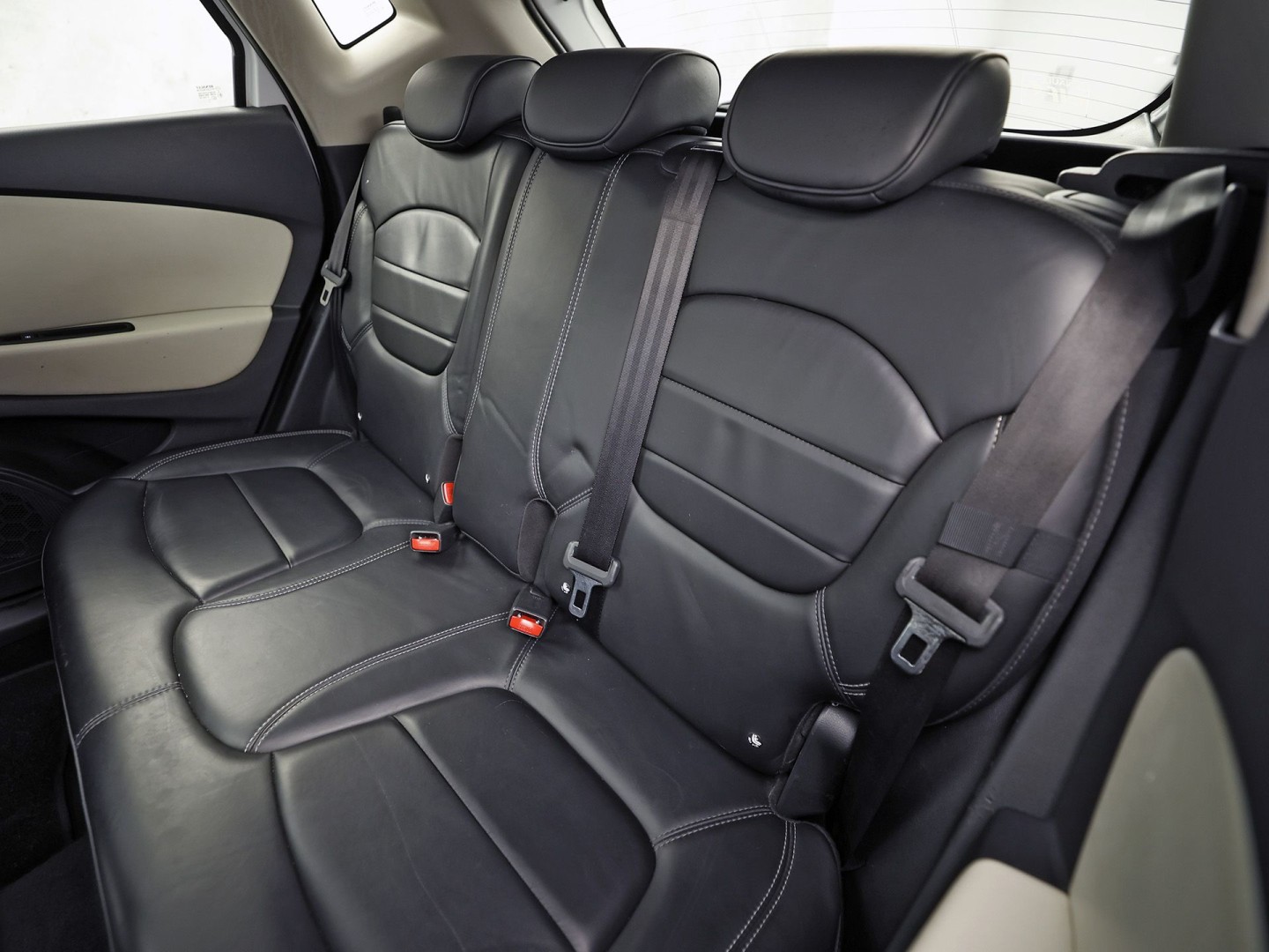 Renault Captur 1.2 TCe Initiale Paris (PANORAMADAK, NAVIGATIE, LEDER, STOELVERWARMING, CLIMATE, CAMERA, SPORTSTOELEN, GETINT GLAS, CRUISE, NIEUWSTAAT)