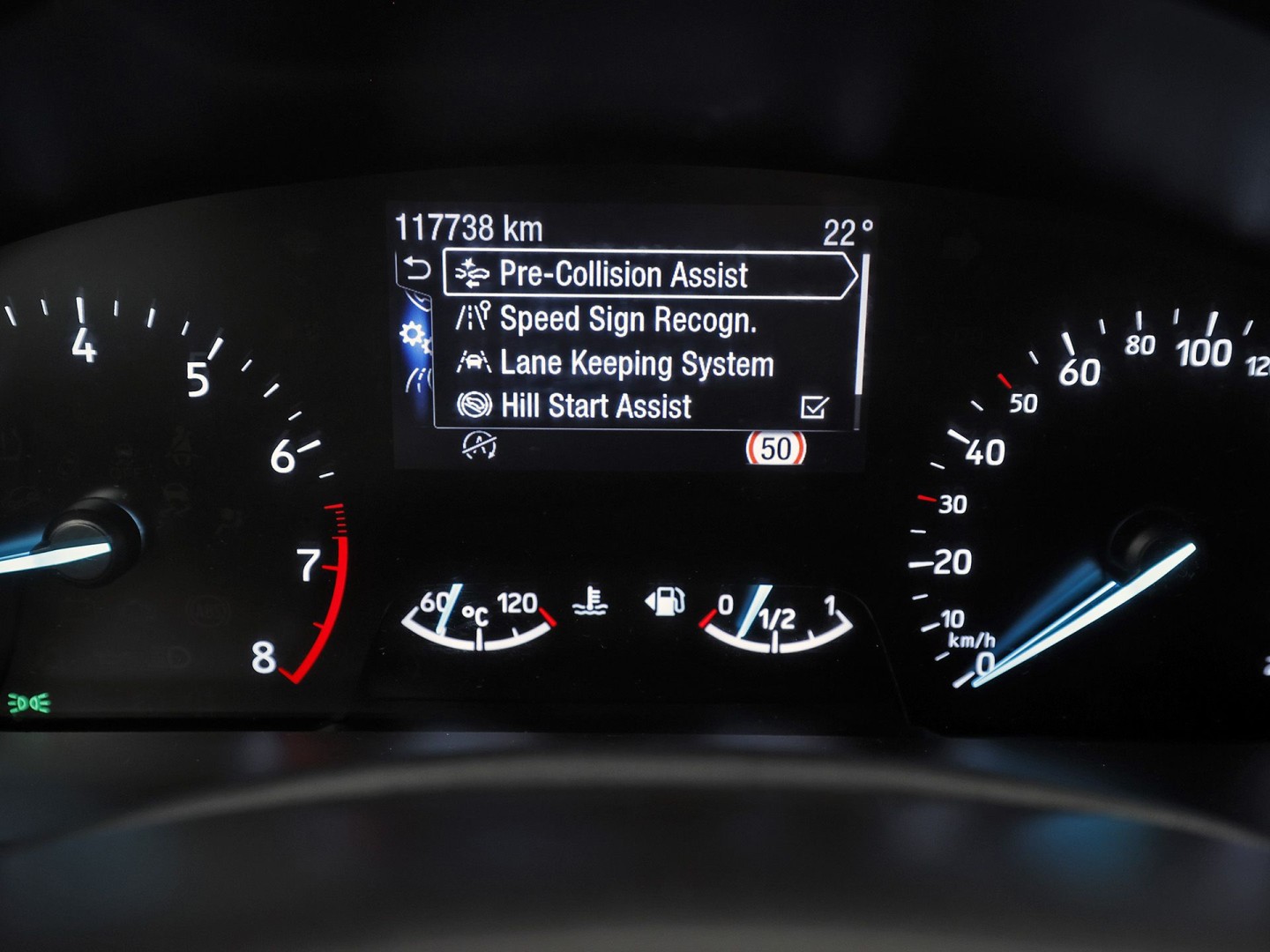 Ford Focus Wagon 1.0 EcoBoost ST Line (APPLE CARPLAY, GROOT NAVI, STUUR/STOELVERWARMING, KEYLESS, GETINT GLAS, SPORTSTOELEN, CRUISE, PARKEERSENSOREN, NIEUWSTAAT)