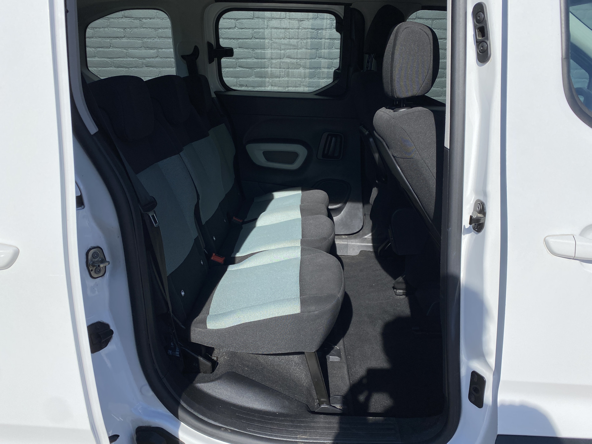 Citroën Berlingo 1.2 PureTech Feel | dealer onderh. | navigatie | cruise control | airco | parkeersensoren | all season banden