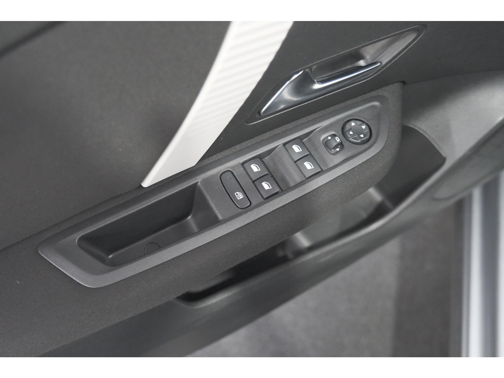 Citroen C4 Puretech 130 Feel | Trekhaak | Camera | Allseason Banden | Climate Control | Parkeersensoren