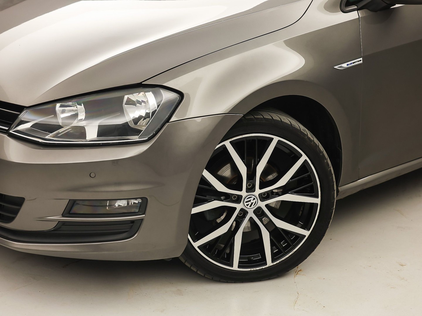 Volkswagen Golf 1.0 TSI Sportline Automaat (APPLE CARPLAY, NAVIGATIE, CAMERA, CLIMATE, SPORTSTOELEN, GETINT GLAS, LM VELGEN, CRUISE, NIEUWSTAAT)