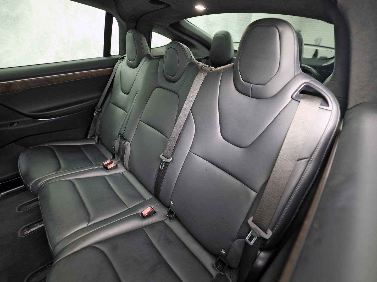Tesla Model X 100D 7 Persoons 417Pk (AUTOPILOT, LUCHTVERING, STUUR/STOELVERWARMING, CAMERA, ADAPTIVE CRUISE, KEYLESS ENTRY, NIEUWSTAAT)