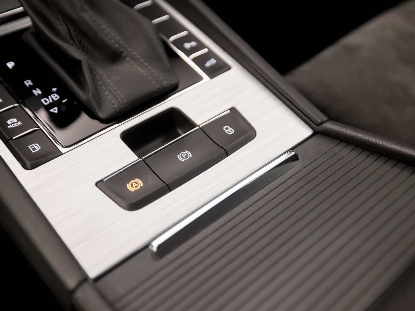 Škoda Superb Combi 1.4 TSI iV Sport 218Pk Automaat (VIRTUAL COCKPIT, APPLE CARPLAY, GROOT NAVI, MEMORY SEAT, LEDER/ALCANTARA, CAMERA, STOELVERWARMING, ADAPTIVE CRUISE, ELEK ACHTERKLEP, NIEUWSTAAT)