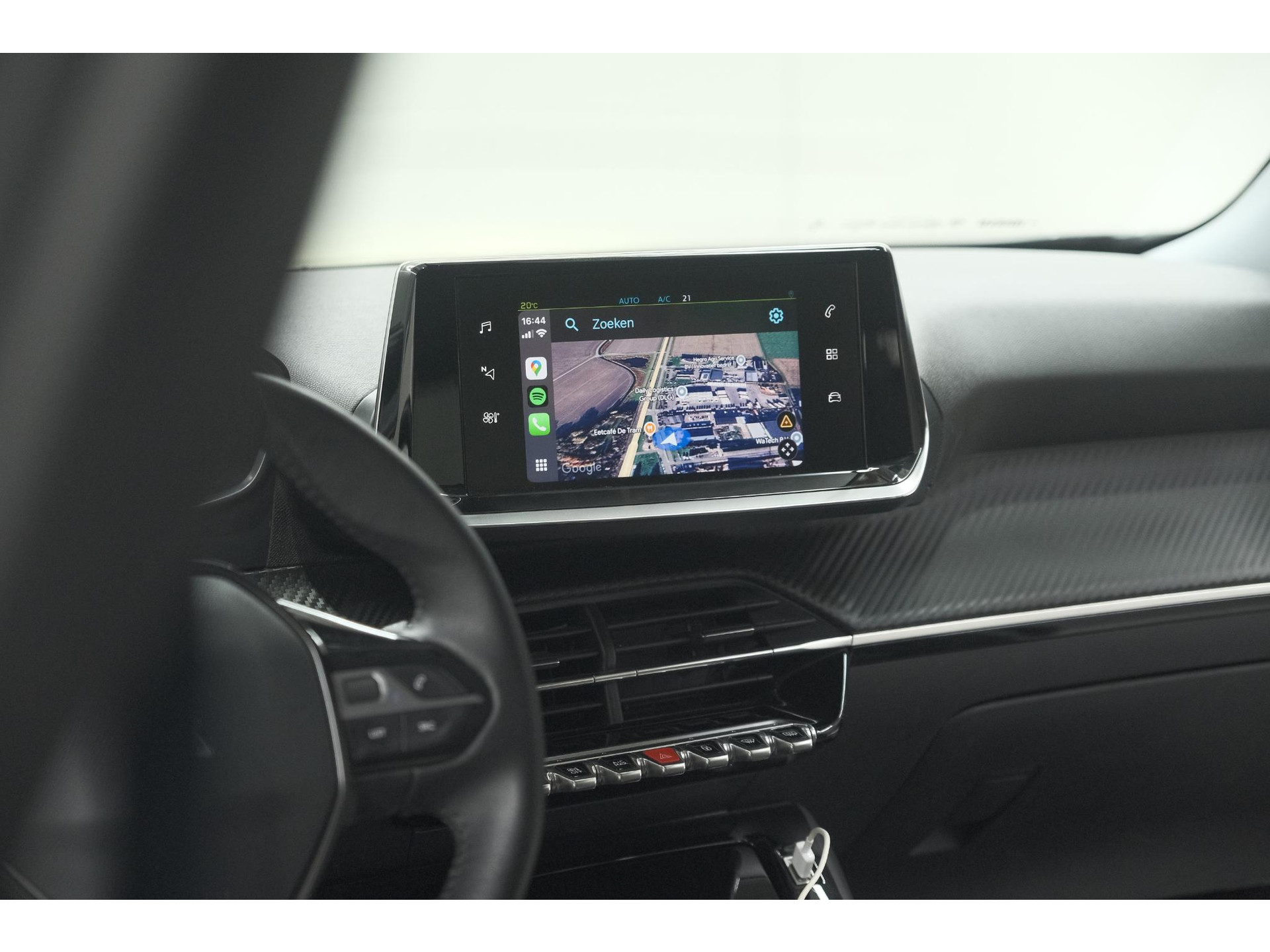 Peugeot e-2008 EV Allure 50 kWh | SOH=96.7 % | 3 Fase Laadfunctie | Camera | Navigatie | Parkeersensoren | Apple Carplay